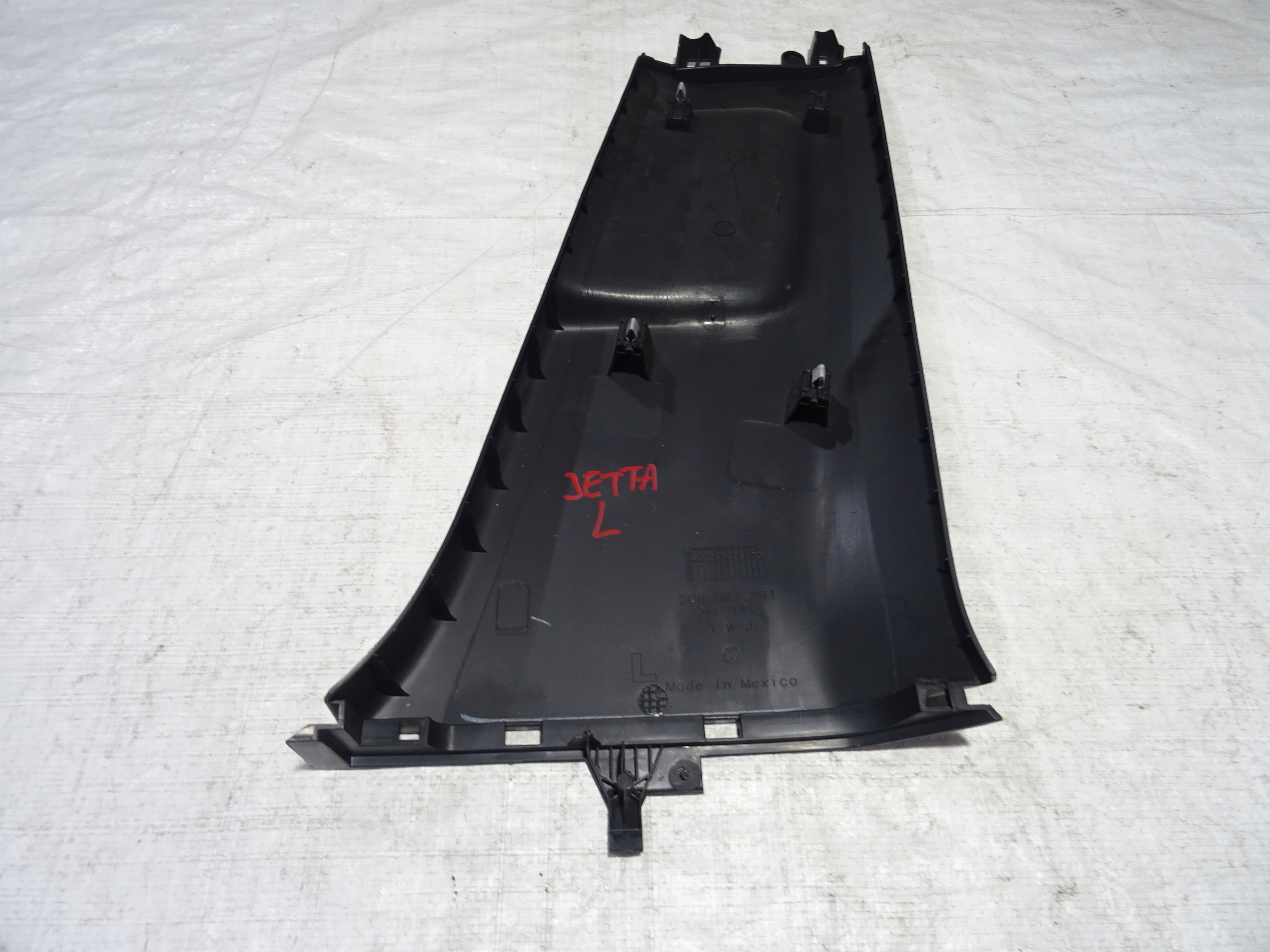 OSŁONA SŁUPKA ŚRODKOWEGO LEWA VW JETTA VI 6 5C6 Numer katalogowy oryginału 5C6867291