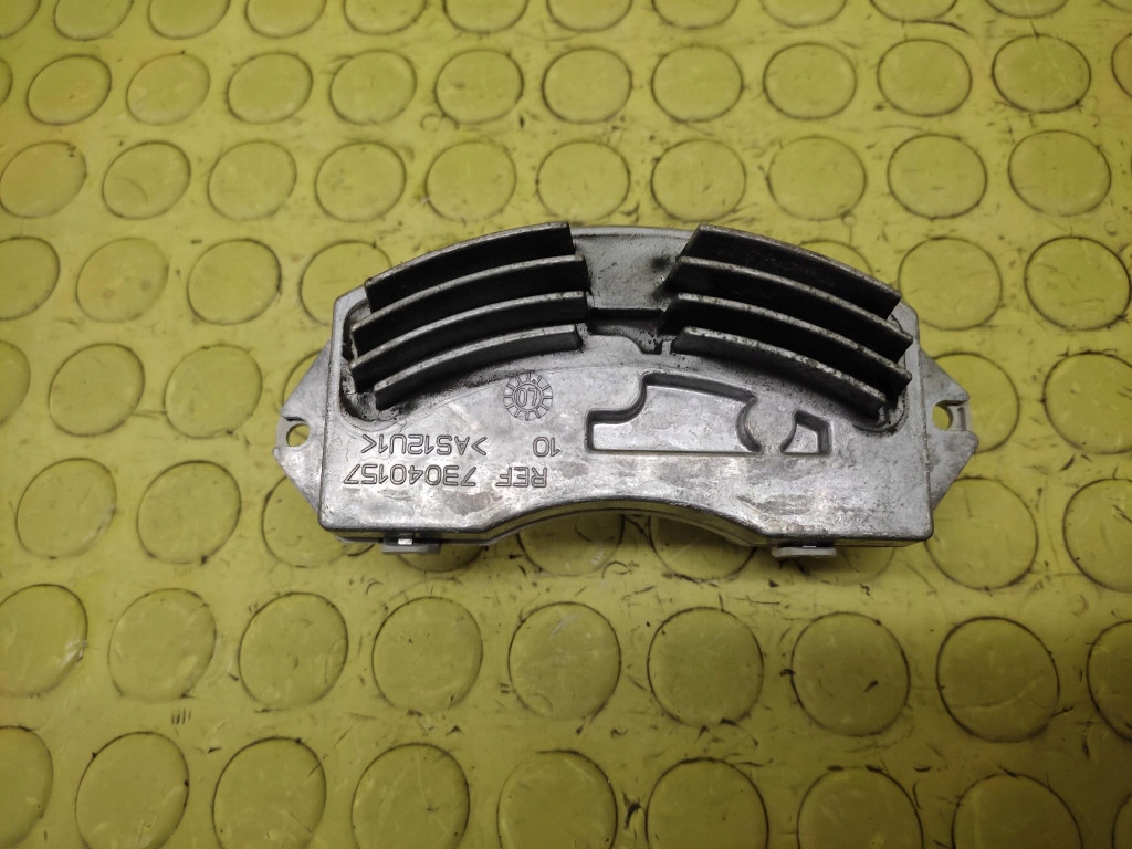 BMW 1 E87 gebläsewiderstand 985464F
