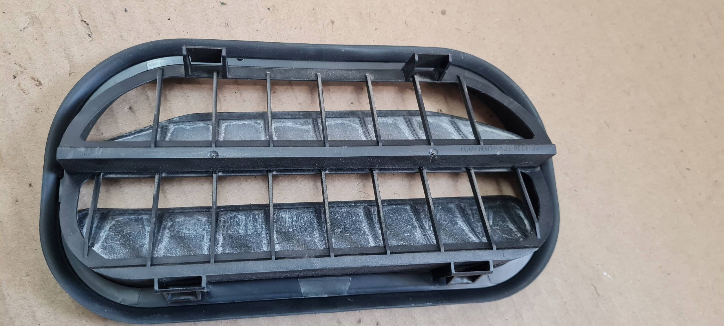 A4 B9 8W grid WENTYLACYJNA boot rear part 6R0819465A A5 8W