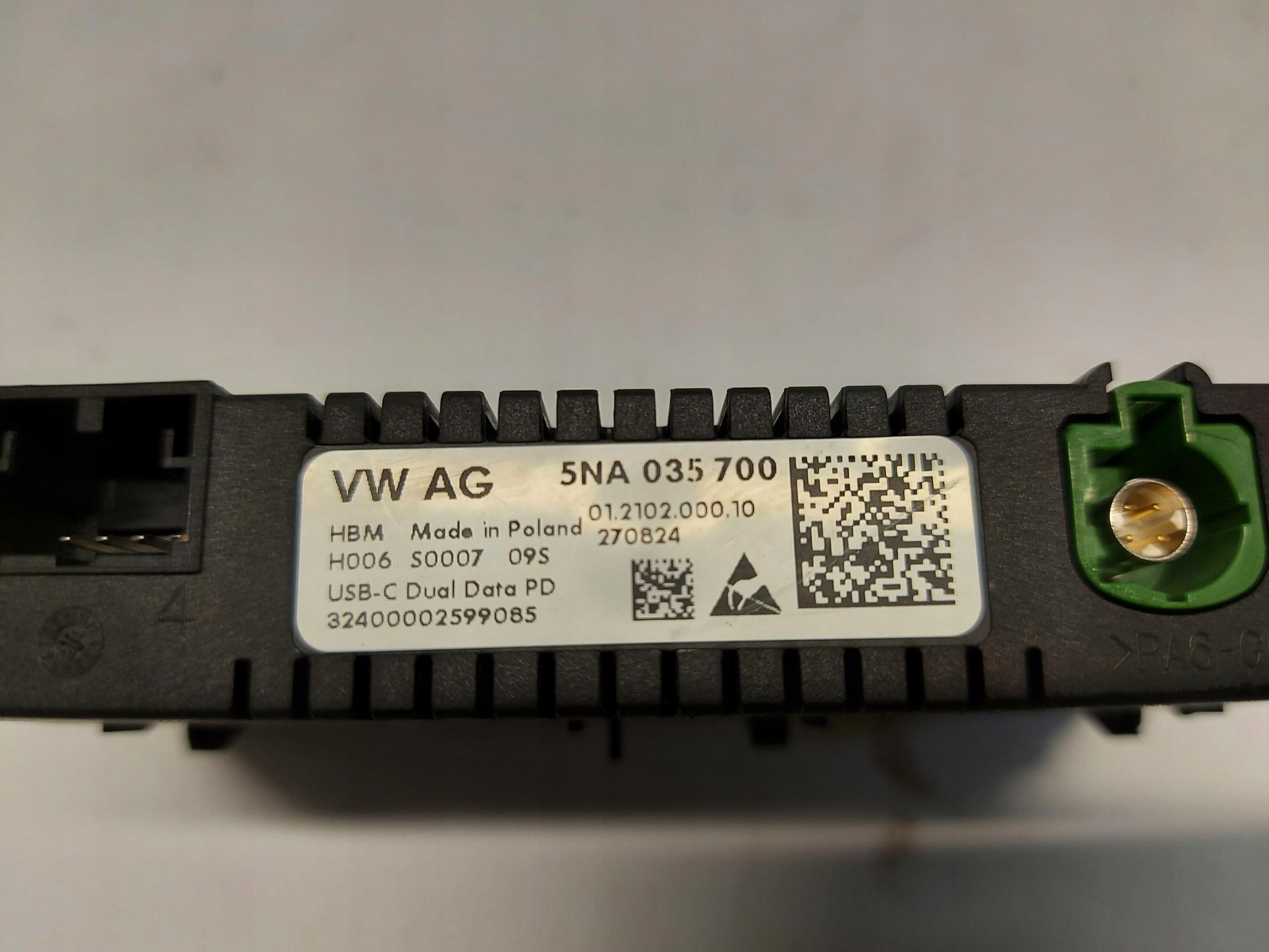 VW ID4 11A , 2024r SUV 5D adapter PORT USB 5NA035700