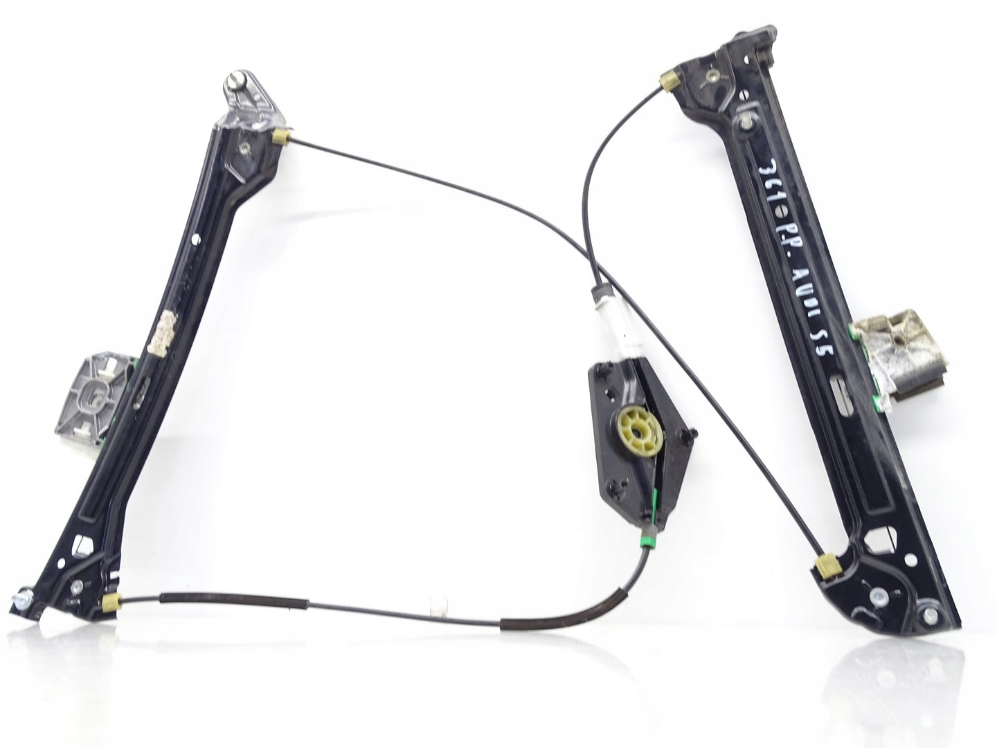 MECHANIZM PODNOŚNIK SZYBY PRAWY PRZÓD AUDI A5 S5 8F CABRIO 8F0837462B