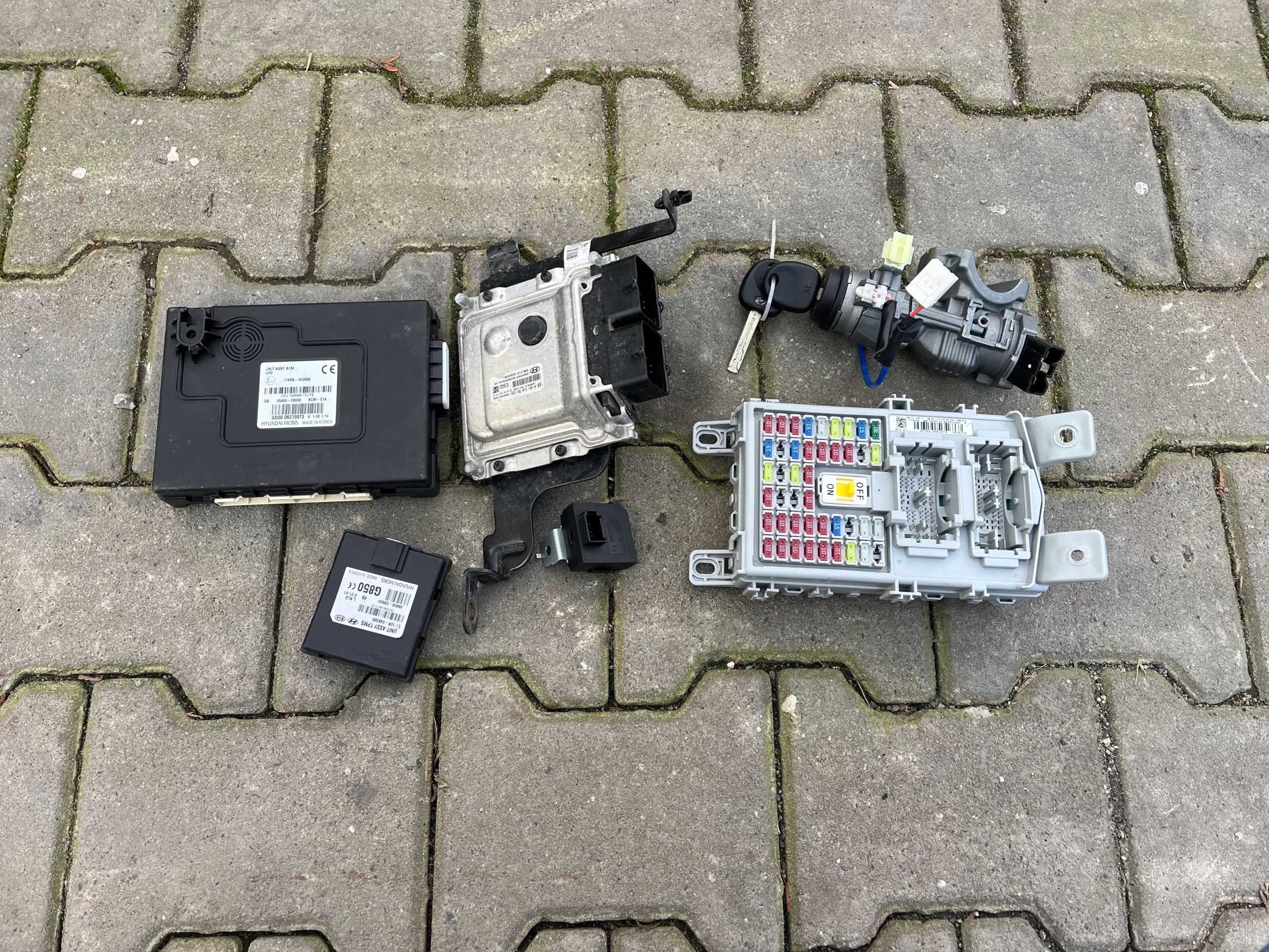 Hyundai I20 II 1.2B control unit computer of the engine