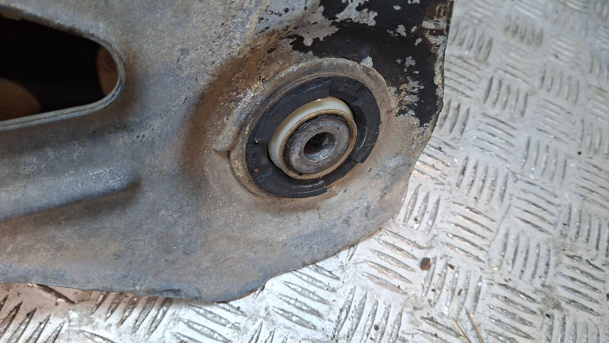 axle beam front 8200626965 RENAULT TARFIC II VIVARO A 2.0 DCI 2006
