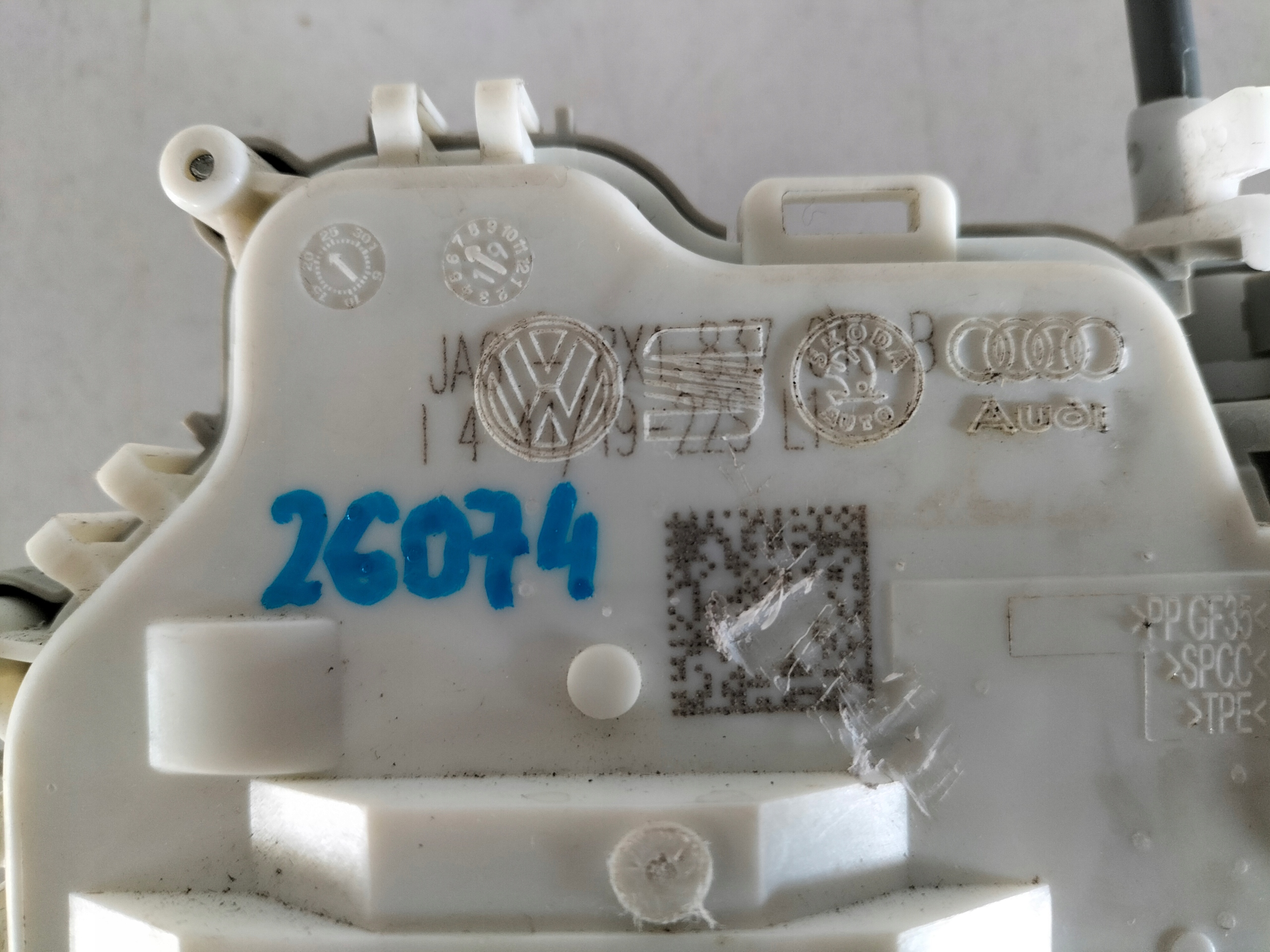 lock door front right AUDI A1 14- A3 8V 16