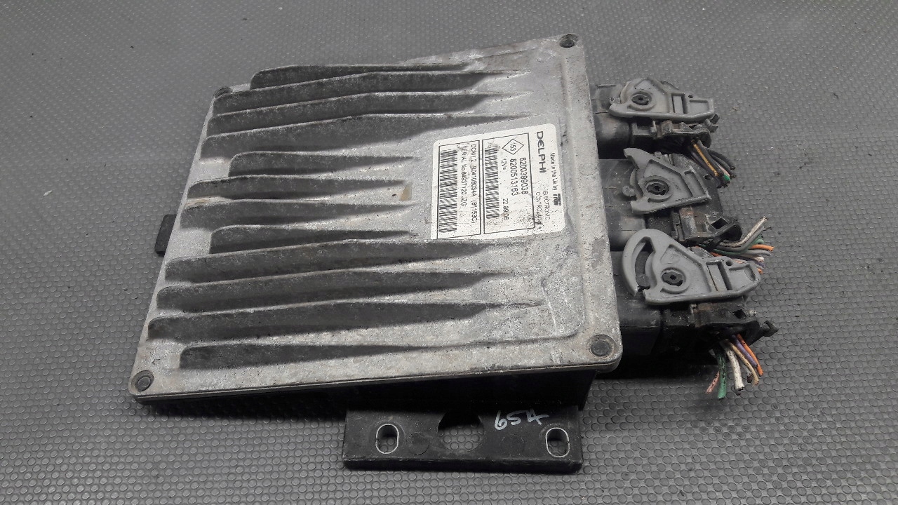 control unit of the engine Renault Scenic II 1,5 8200399038