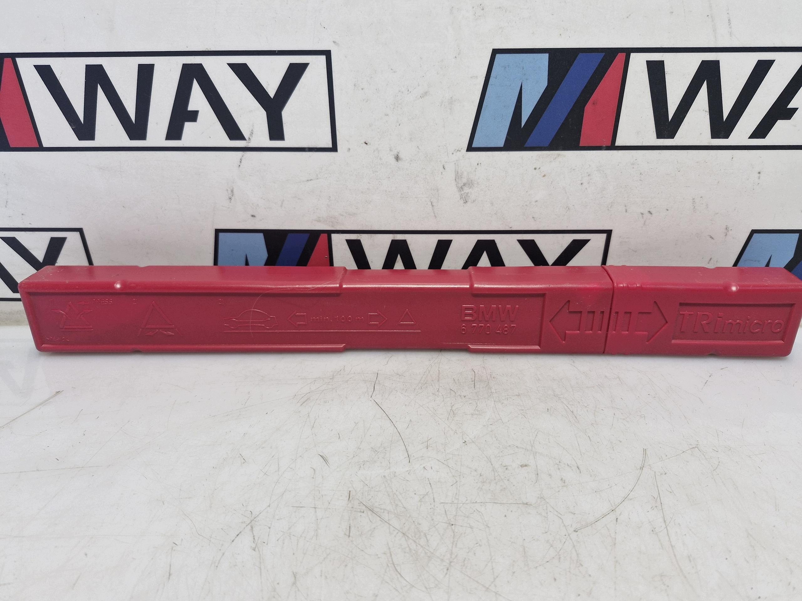 6770487 BMW E38 E39 E46 E60 E71 E70 E71 triangle warning original