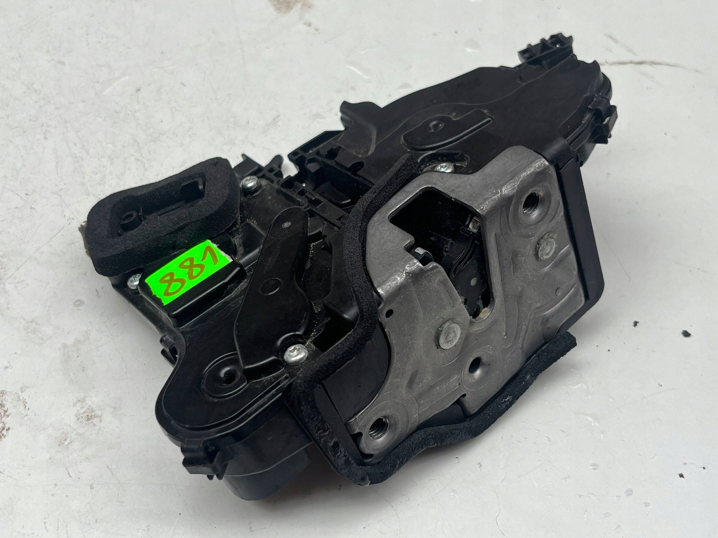 VOLKSWAGEN TIGUAN lock door left front 571837015 @M
