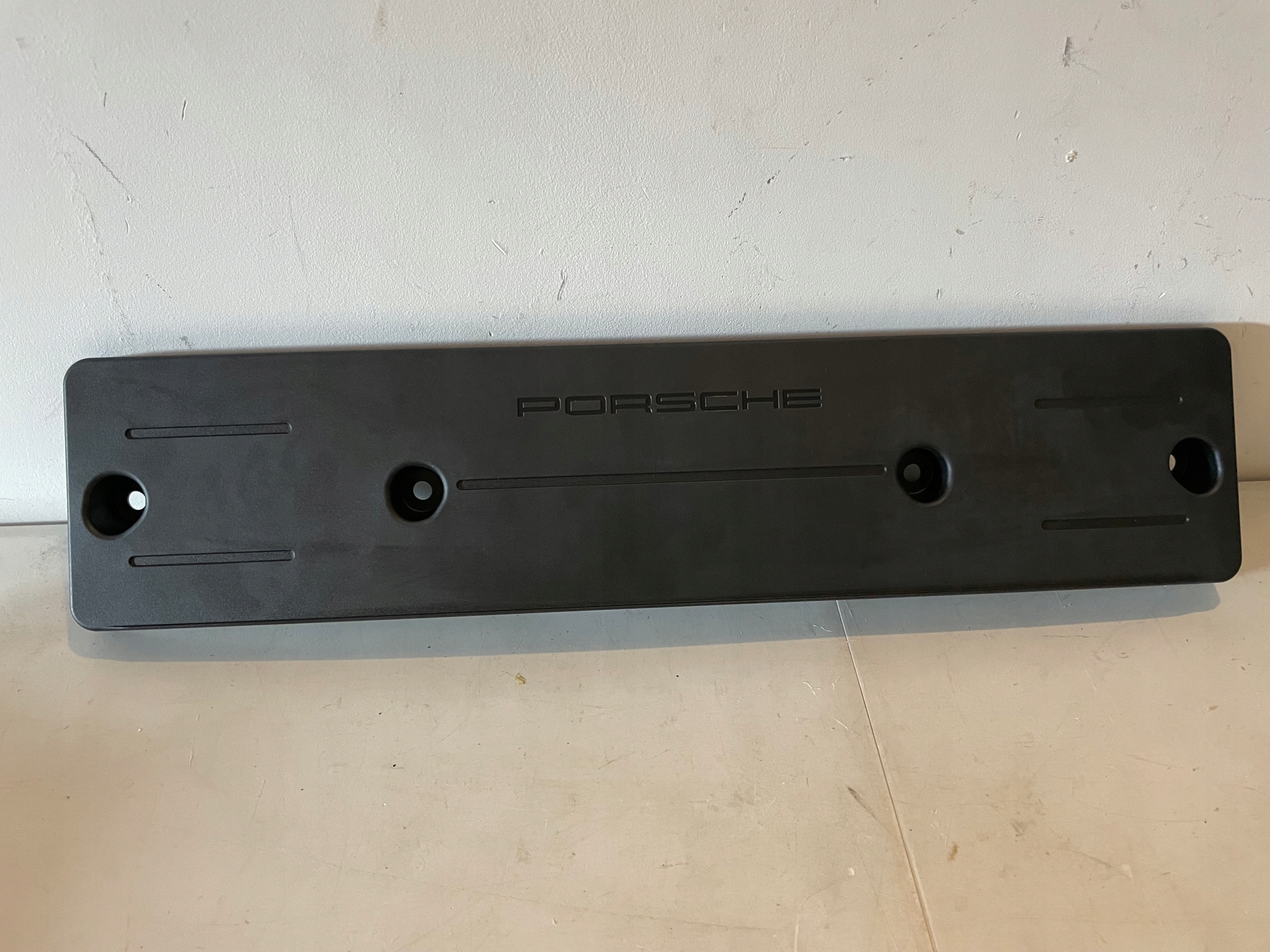 Podstawka tablicy rejestracyjnej Porsche Taycan EU