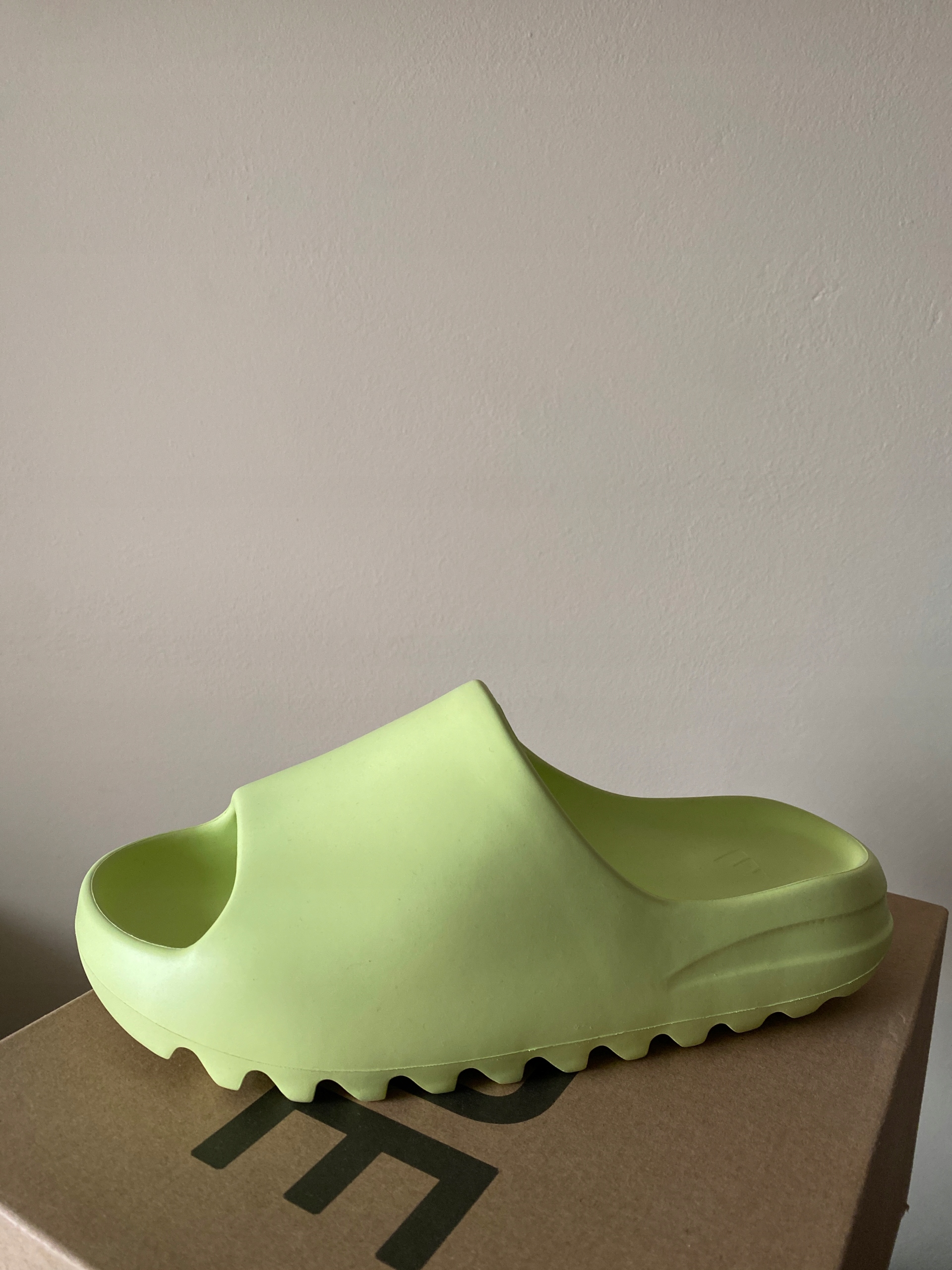 Nazouváky Adidas Yeezy Slide Glow Green Og 43 US9 (GX6138) 2021