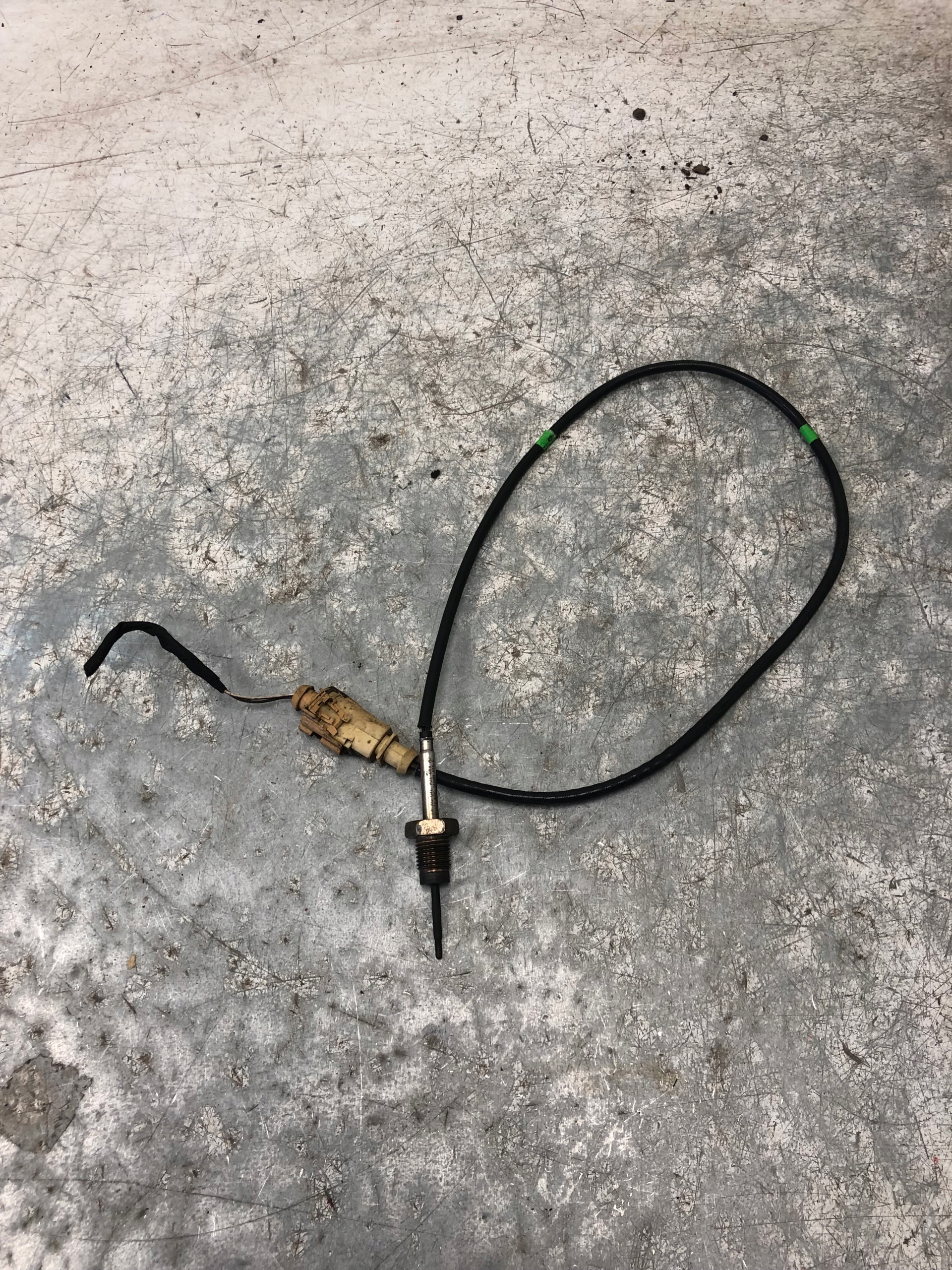Sensor TEMPERATURY Gase VW SKODA AUDI 04L906088AD