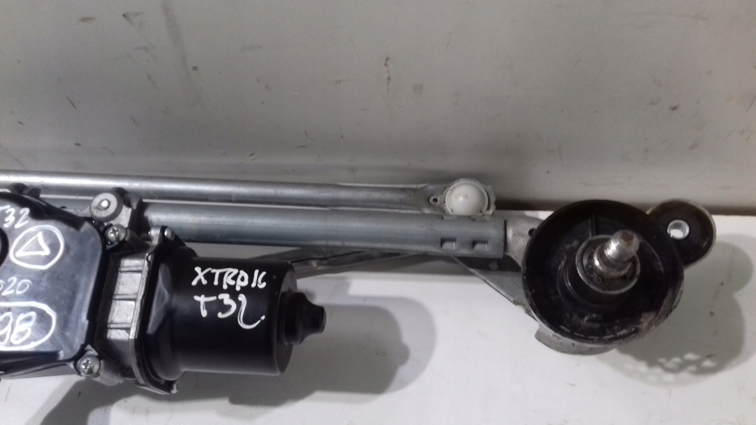 NISSAN X-TRAIL T32 Wischergestänge Motor