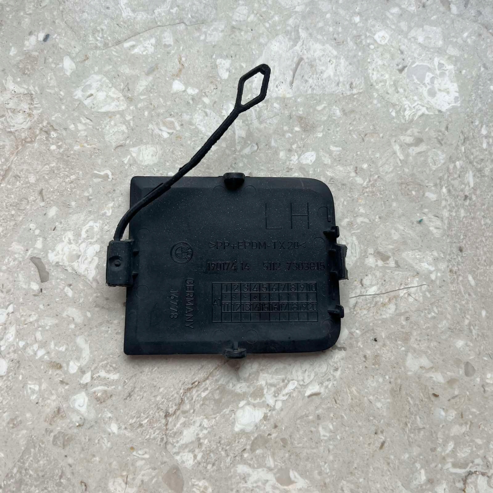 BMW X1 E84 towing hook cap HOLOWNICZEGO left rear part 51127303815