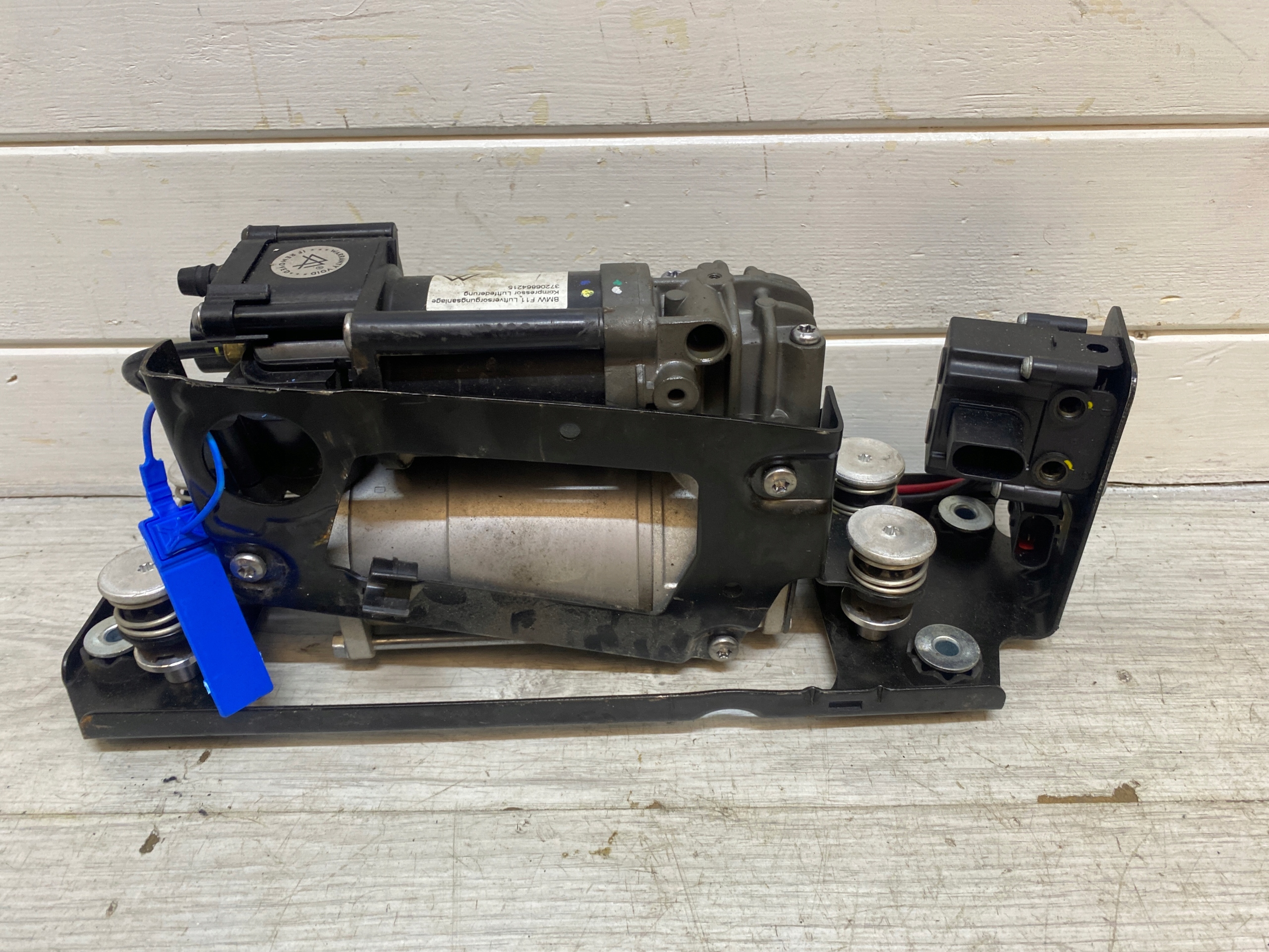 BMW 5 F11 compressor springing 6864215