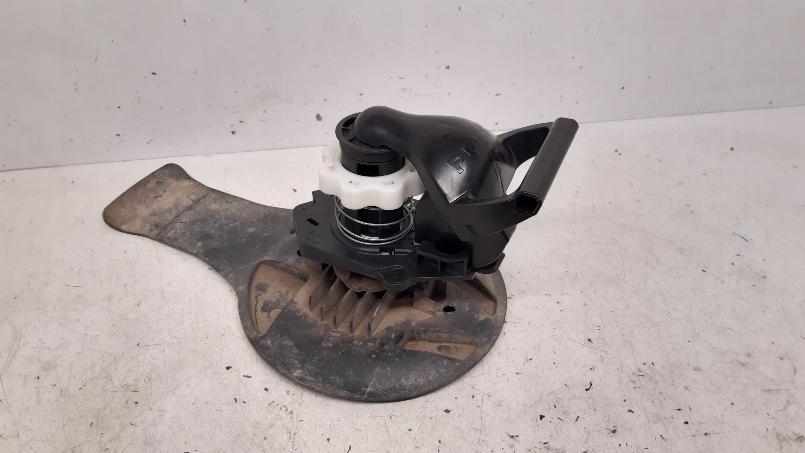 Support plaque Roues de la roue de secours 8200367262 Renault Clio III