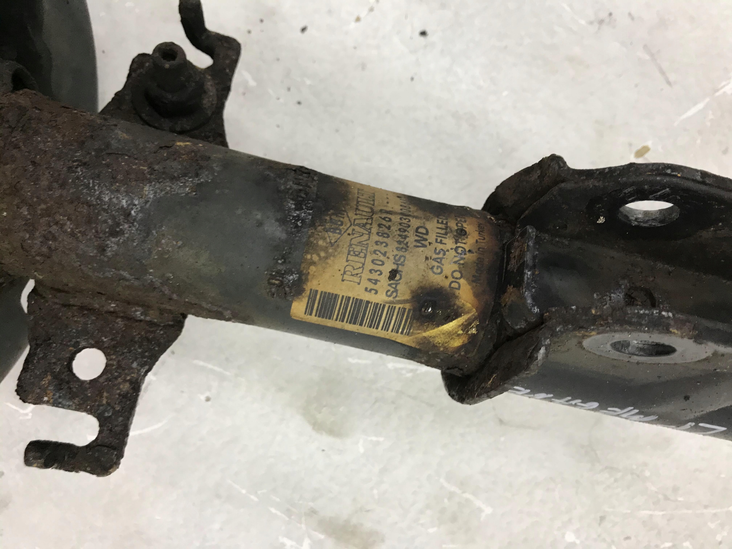 MCPERSON LEWY PRZÓD RENAULT MEGANE III HB 1,6 Typ samochodu Samochody osobowe