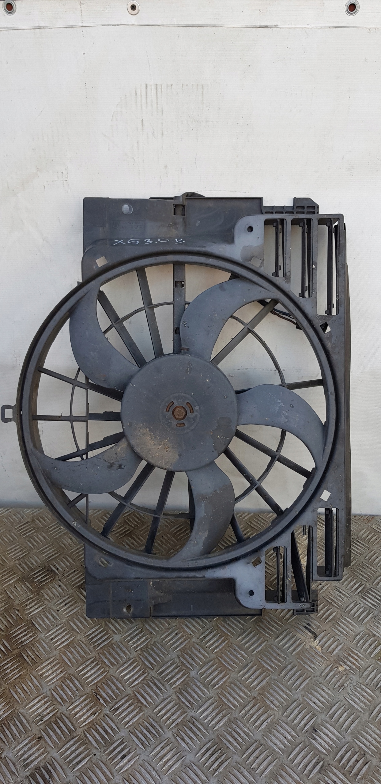 BMW X5 E53 3.0I B ventilátor chladiče 6921381