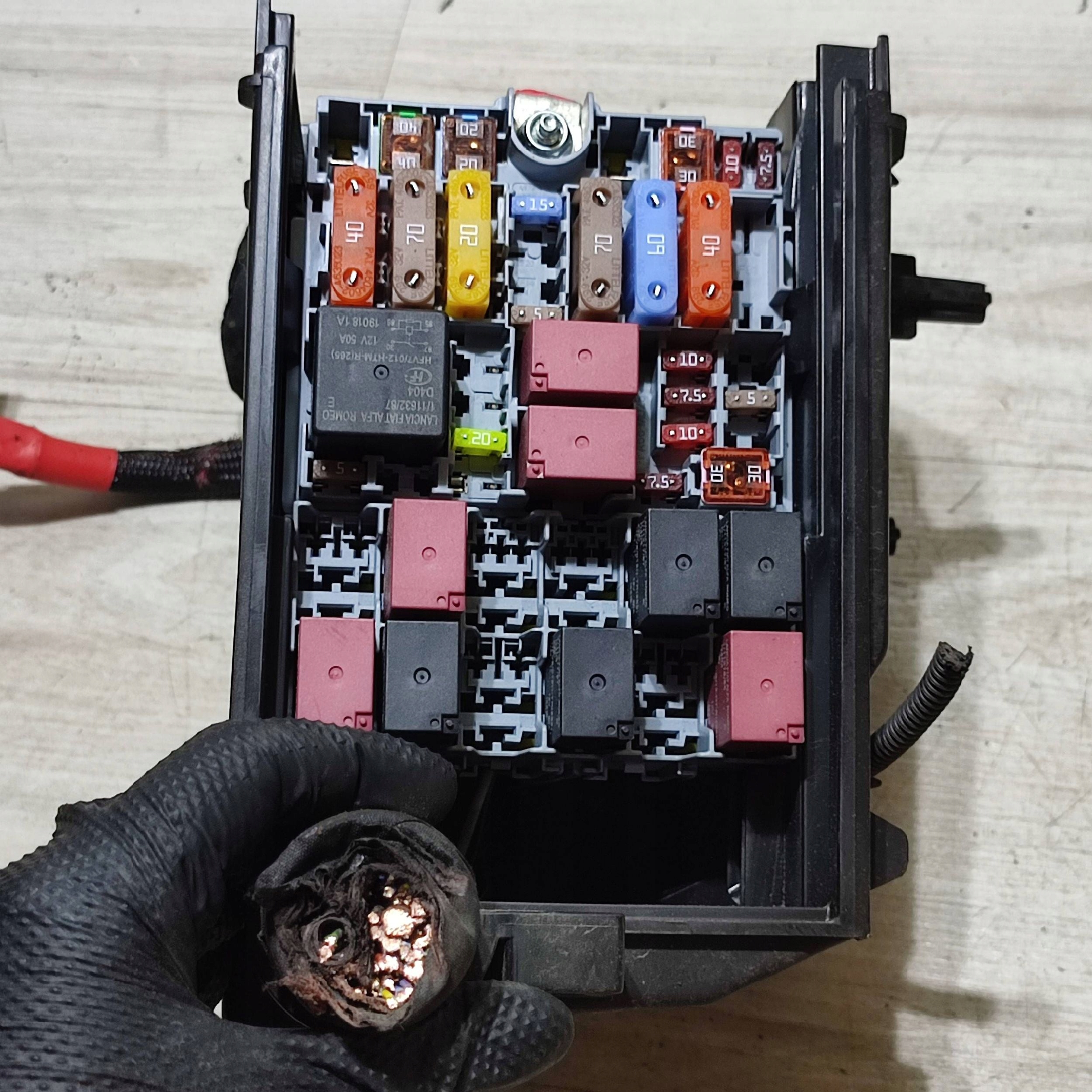 Module fusibles Complète Fiat 500X 51987784