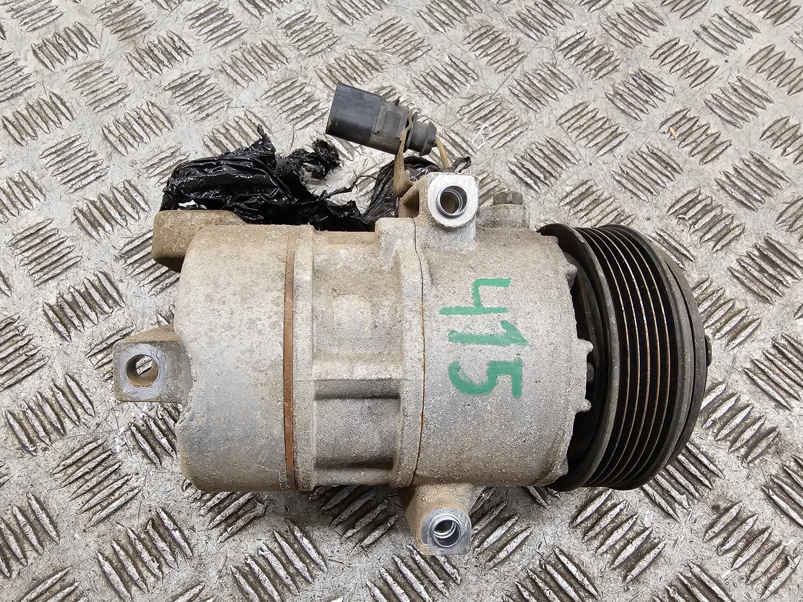 compressor; pump compressor of the air conditioning VW UP! 1S0820803C