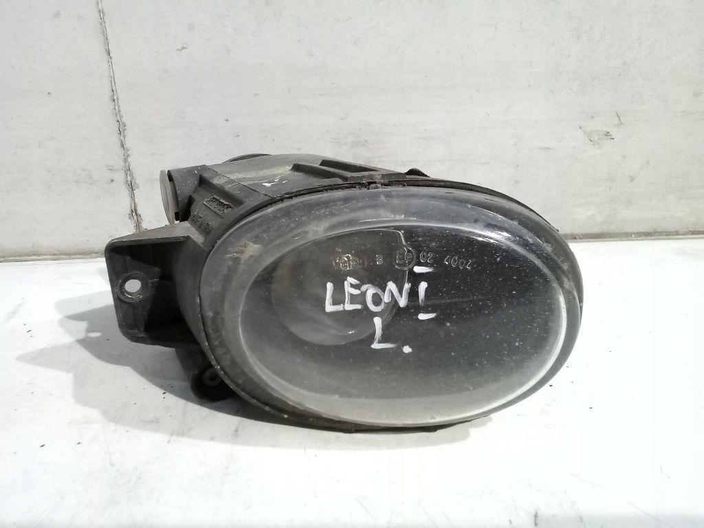 Seat Leon and fog light left