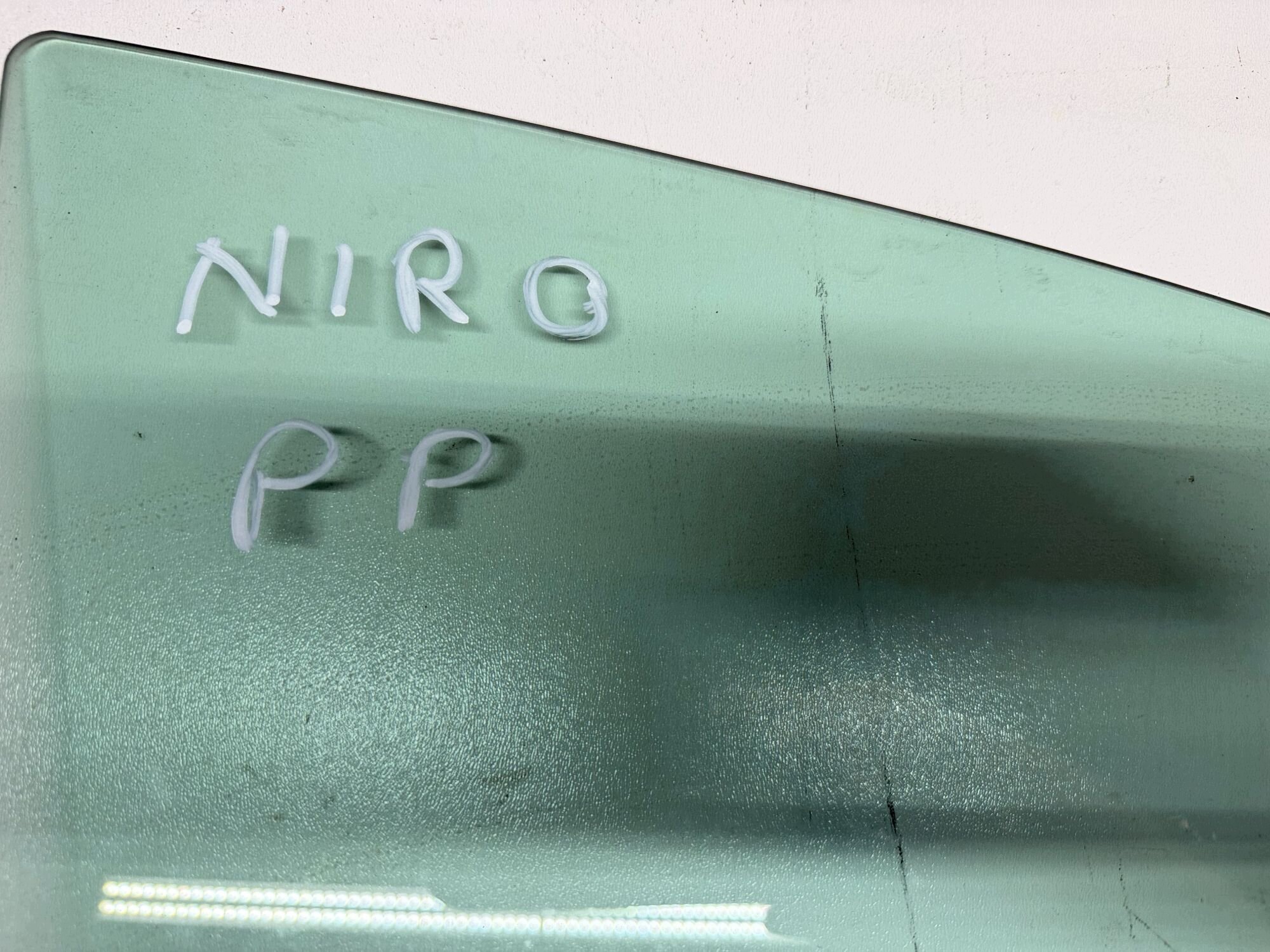 vitre latérale avant droit KIA NIRO 2017-2022