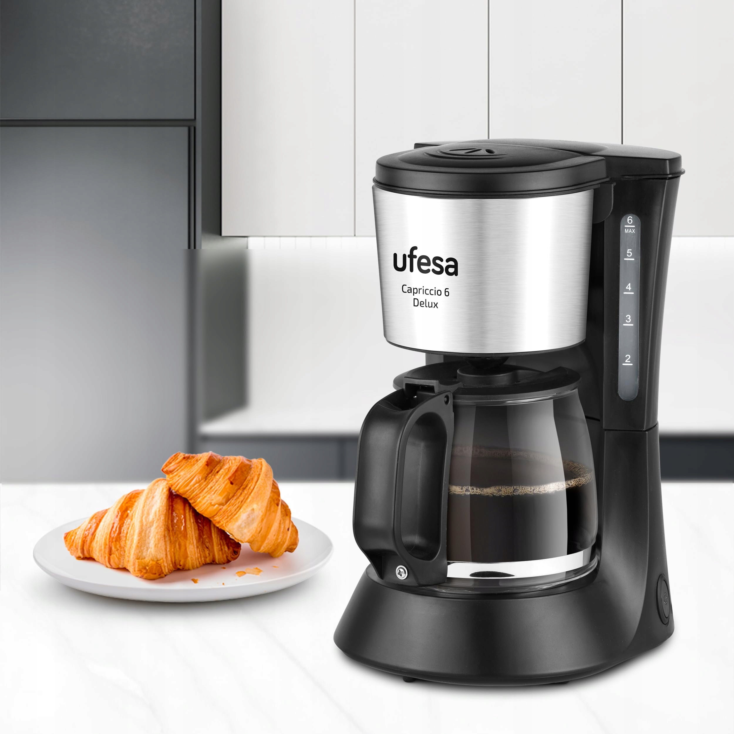 UFESA CG7115 Ekspres Do Kawy 6 Filiżanek 600W 06L System Antykapaniowy — miniatura 2