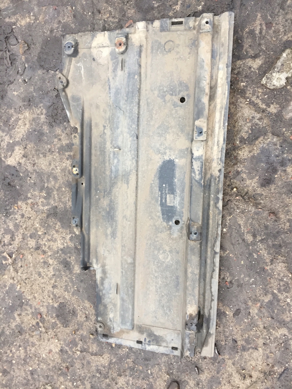 AUDI A4 B8 A5 Blende Abdeckung abdeckung des Bodens Unterfahrschutz links