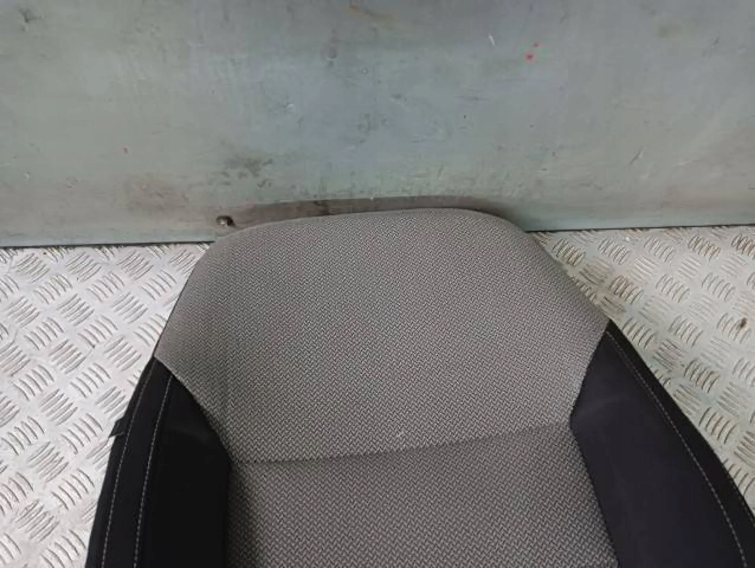SKODA RAPID кресло правое обшивка