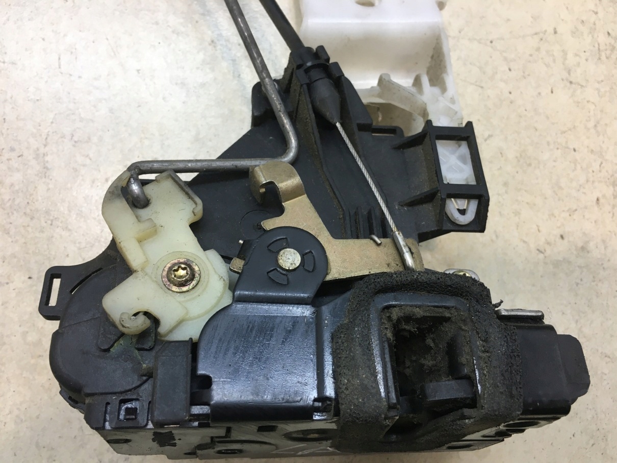 lock door left front POLO IV 3B1837015 2 PIN