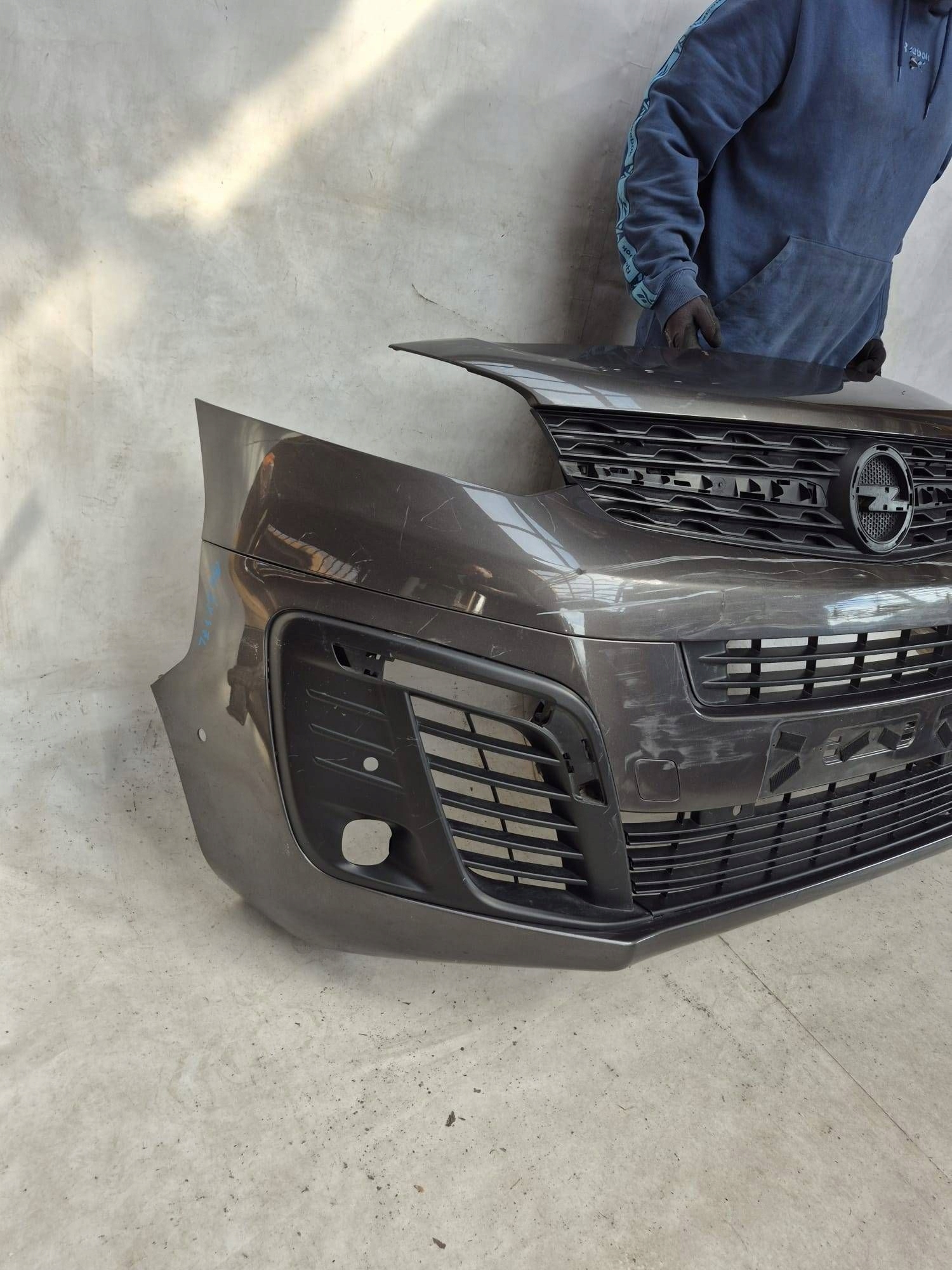 OPEL ZAFIRA LIFE D VIVARO C 19- bumper front front grill 9833129877