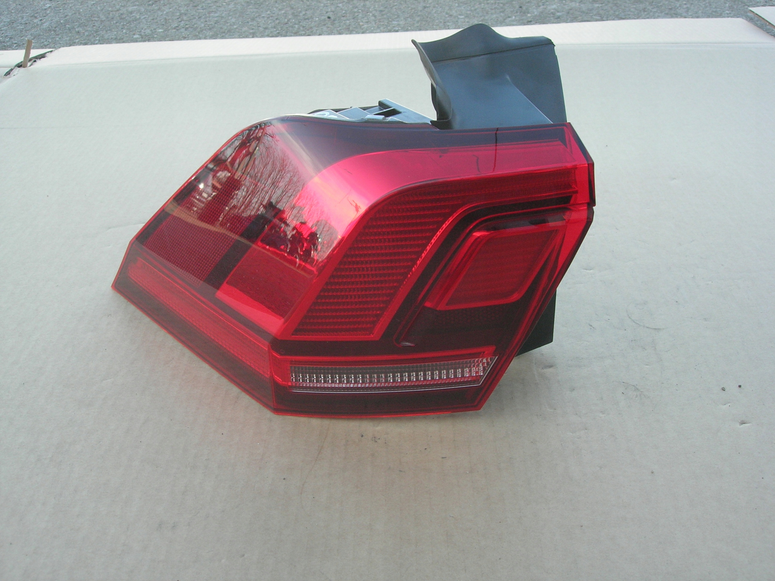 LAMPA LT W BŁOTNIK VW TIGUAN II LED 5NA945095D Strona zabudowy lewa