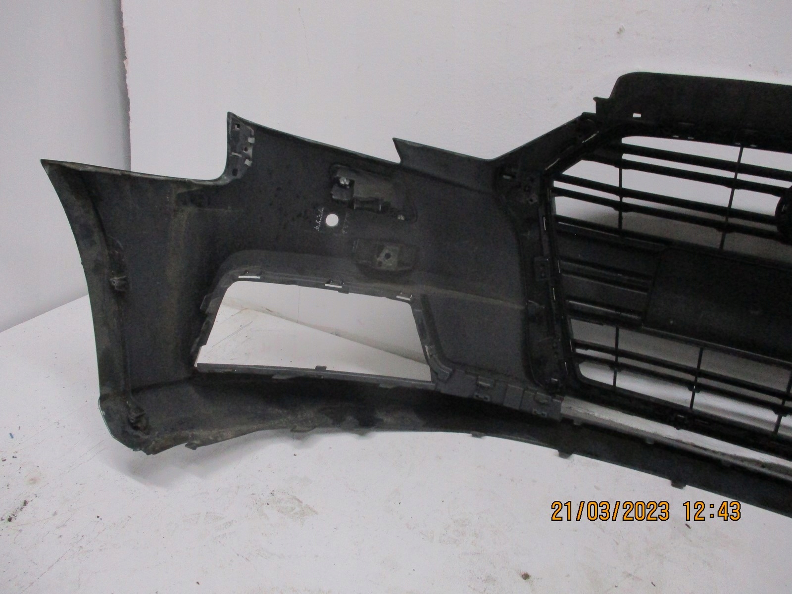 bumper Audi A3 8V0 17R below XENON PDC front
