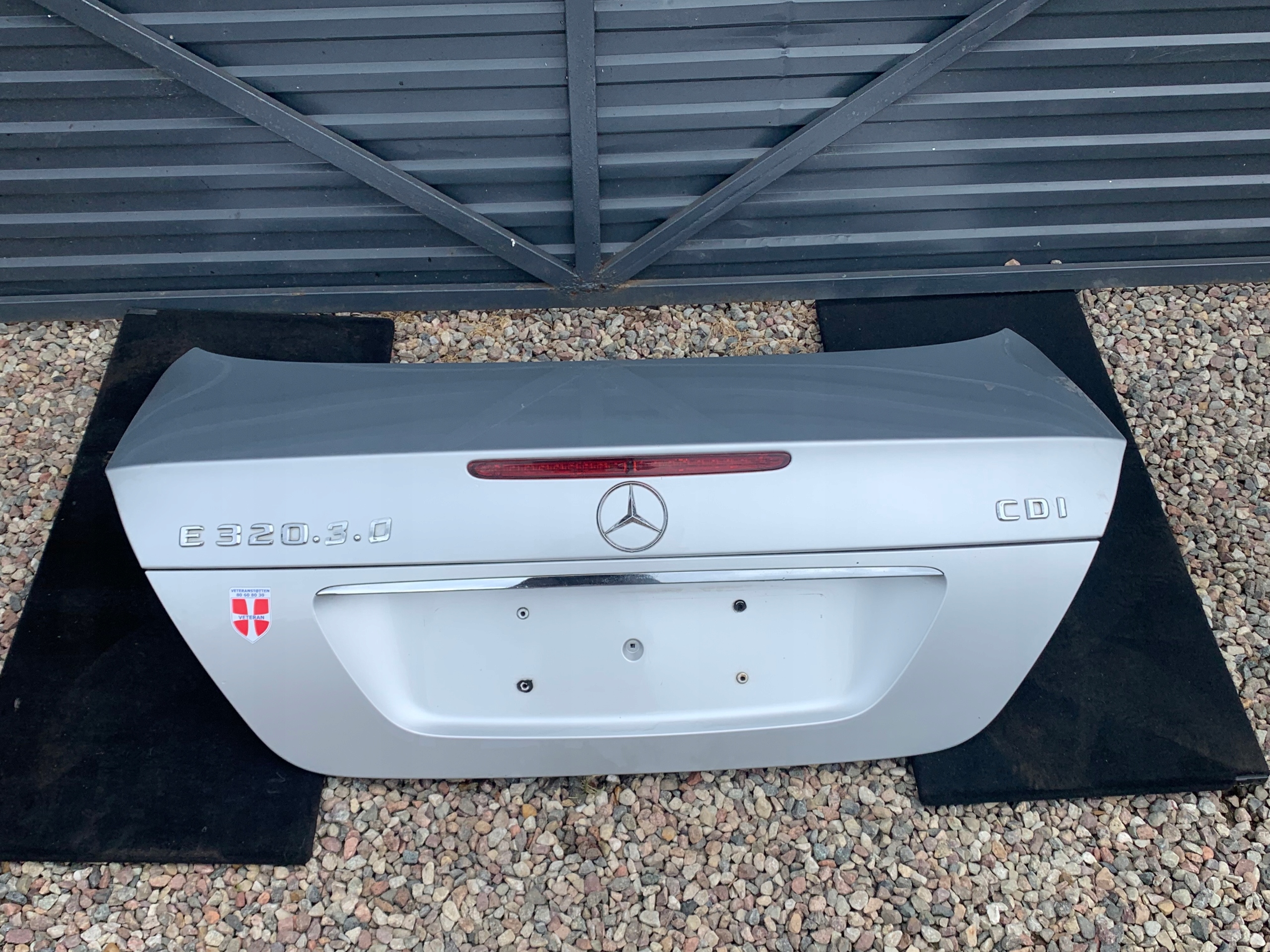 MERCEDES W211 SEDAN KLAPA TYLNA BAGAŻNIKA C775 775