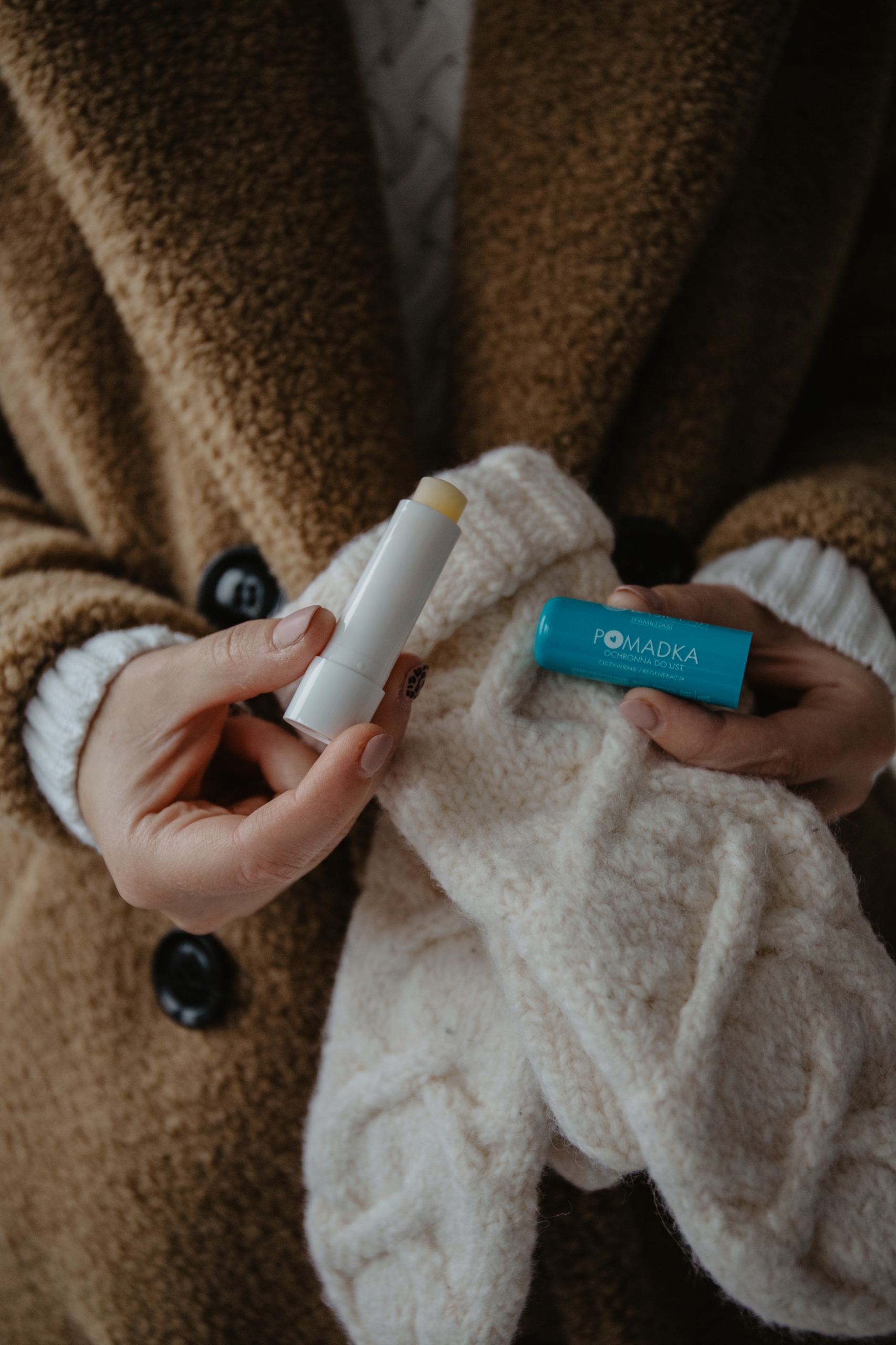 BasicLab Zestaw Dwóch Ochronnych Pomadek Odżywiających i Regenerujących 4 g Marka BasicLab