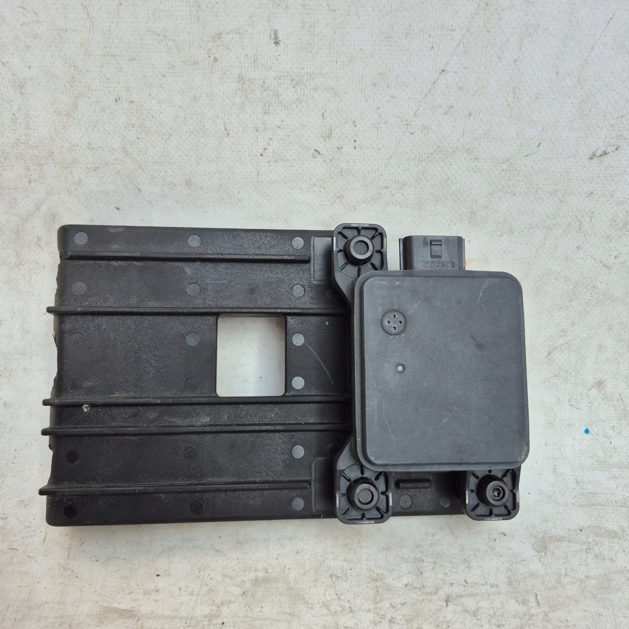 HYUNDAI IONIQ 5 V 21- RADAR SENSOR DISTRONIC 99110-GI000