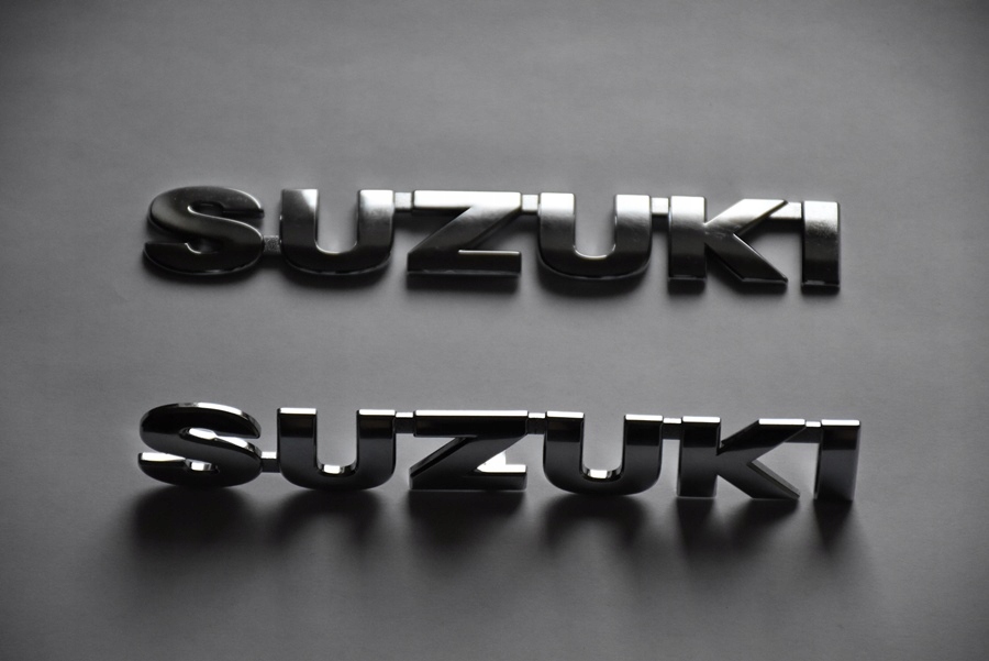 EMBLEMAT ZNACZEK NAPIS KLAPY TYŁ SUZUKI SX4 R-2008