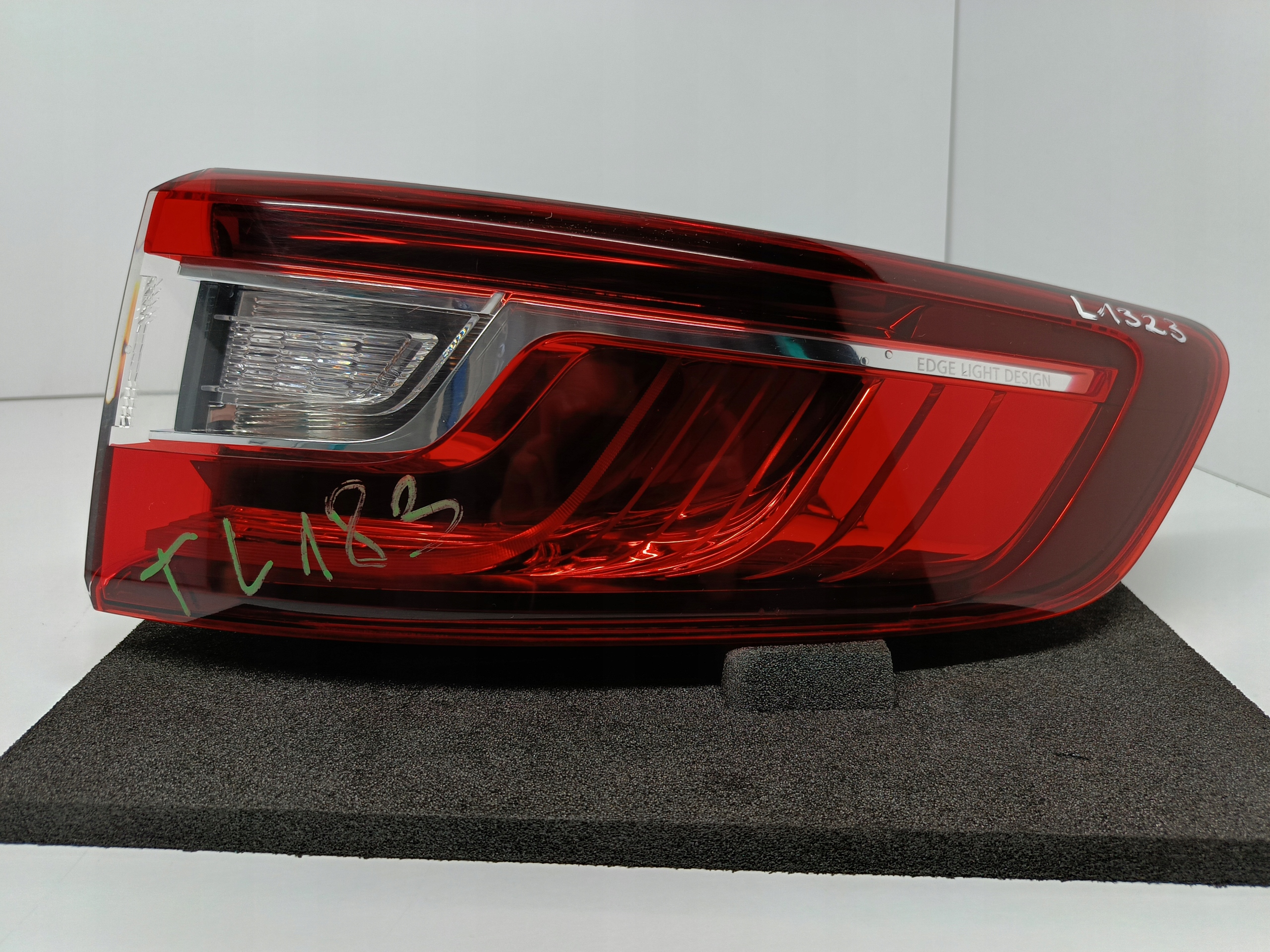 RENAULT MEGANE IV KOMBI 16- LAMPA PRAWA TYLNA PRAWY TYŁ LED 265501150R