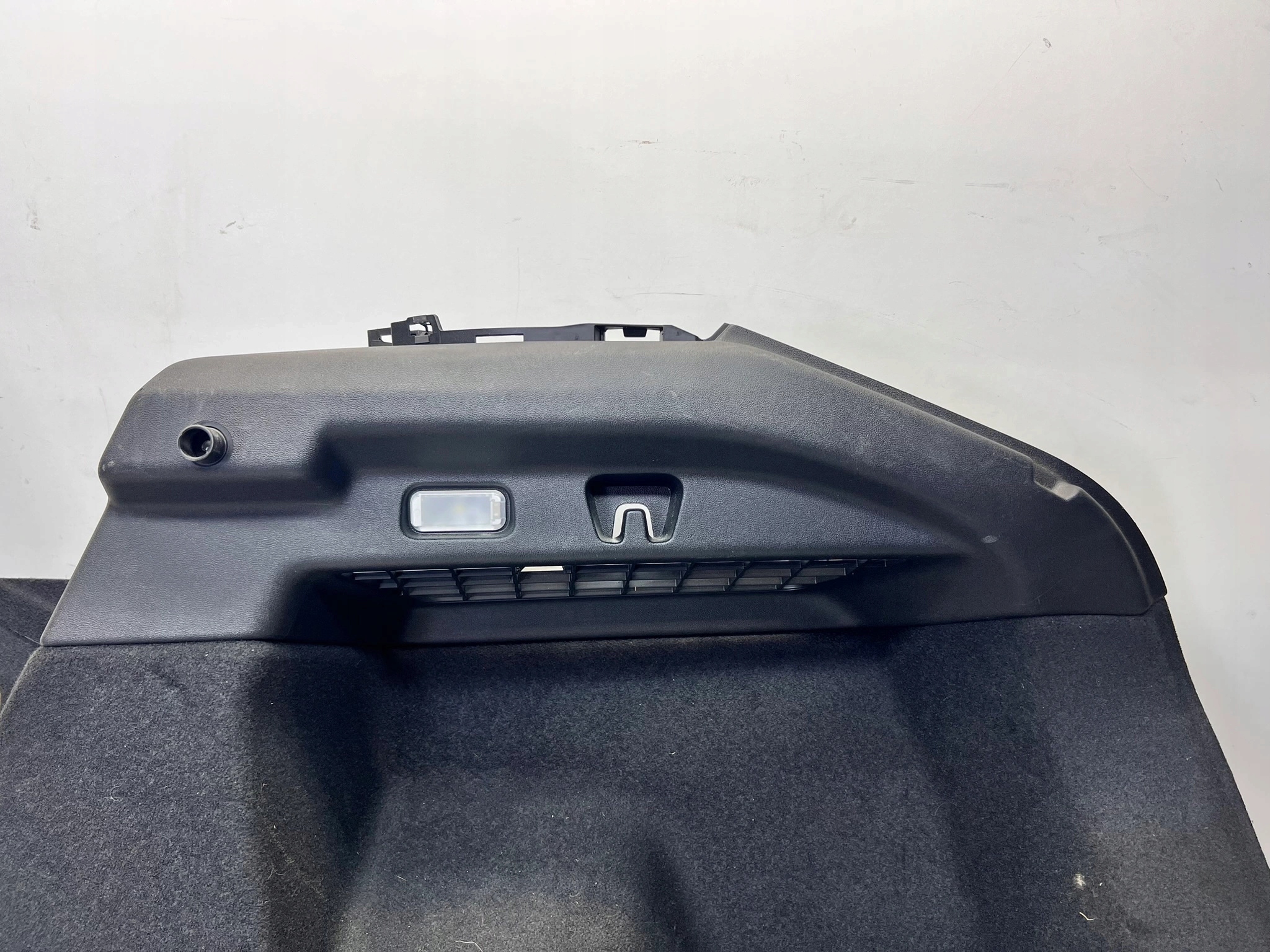 boot upholstery right AUDI Q4 E-TRON SPORTBACK 89E863880D