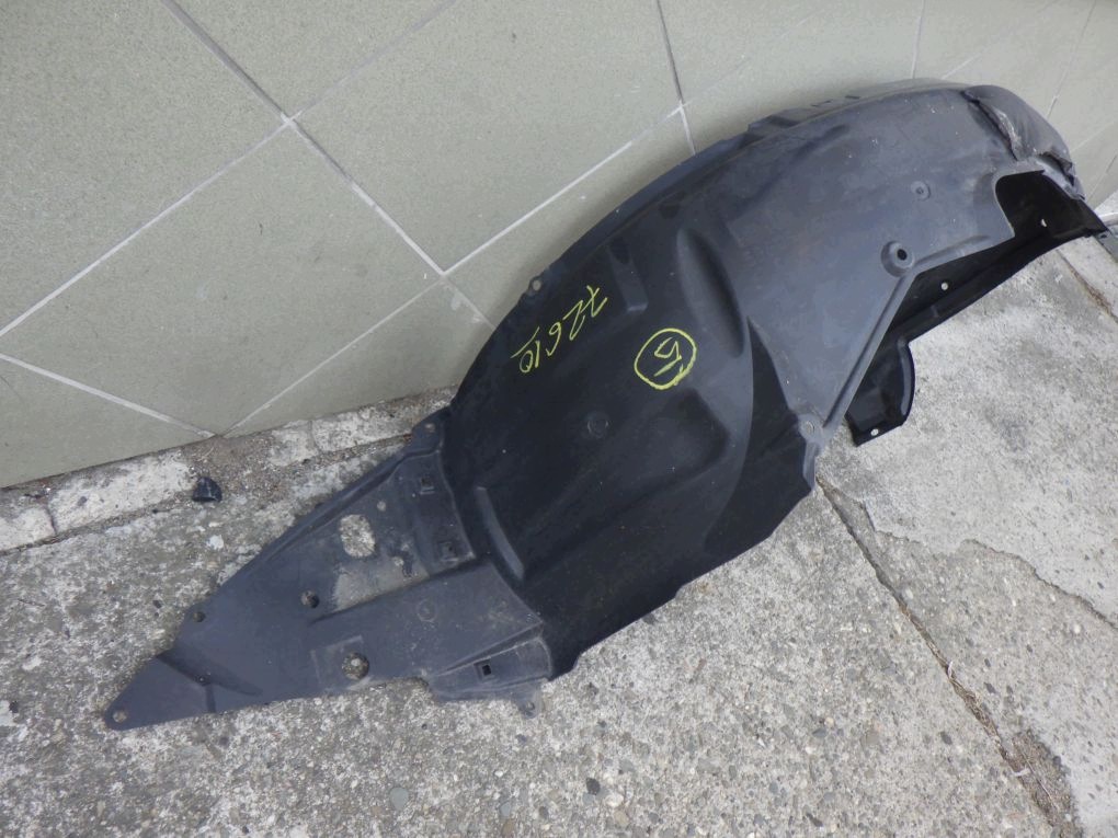 TOYOTA AVENSIS T27 T29 08- mudguard right front