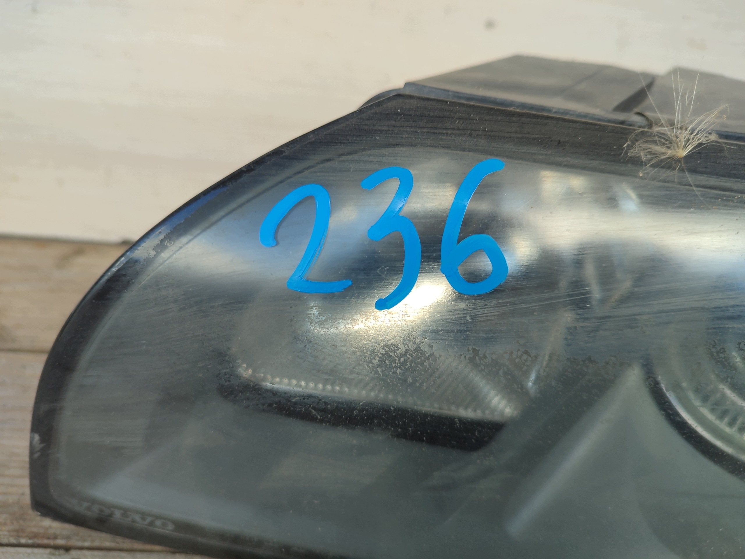 VOLVO V50 and light left front front left 30698885