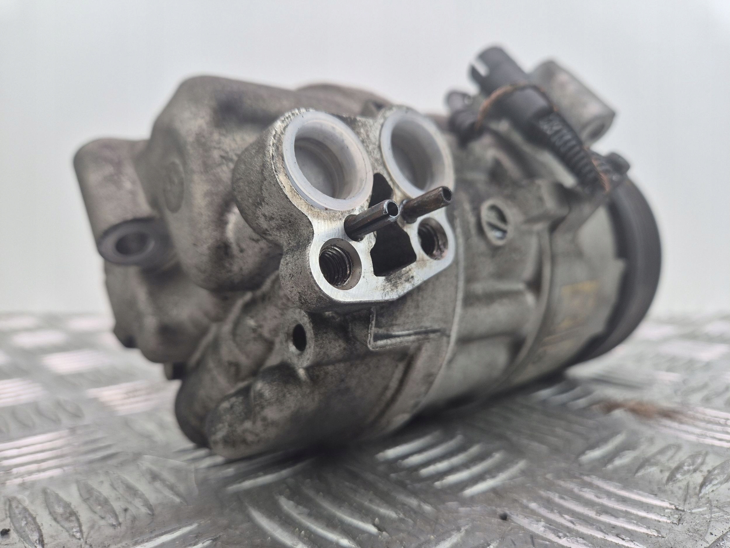 BMW 3 E90 E91 323i N52 compressor of the air conditioning 9145355