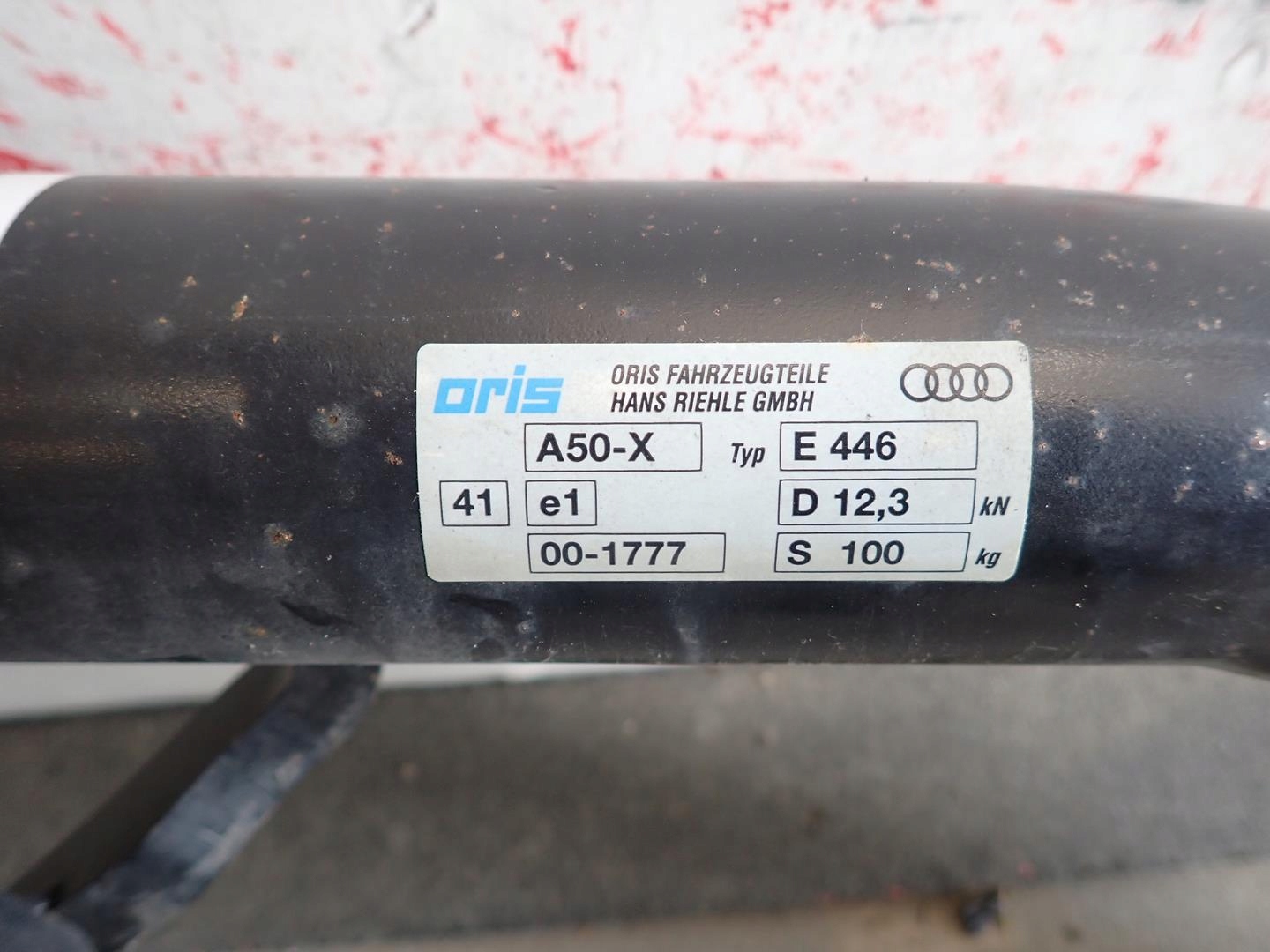 towing AUDI Q5 2008-2016 8R0800495B