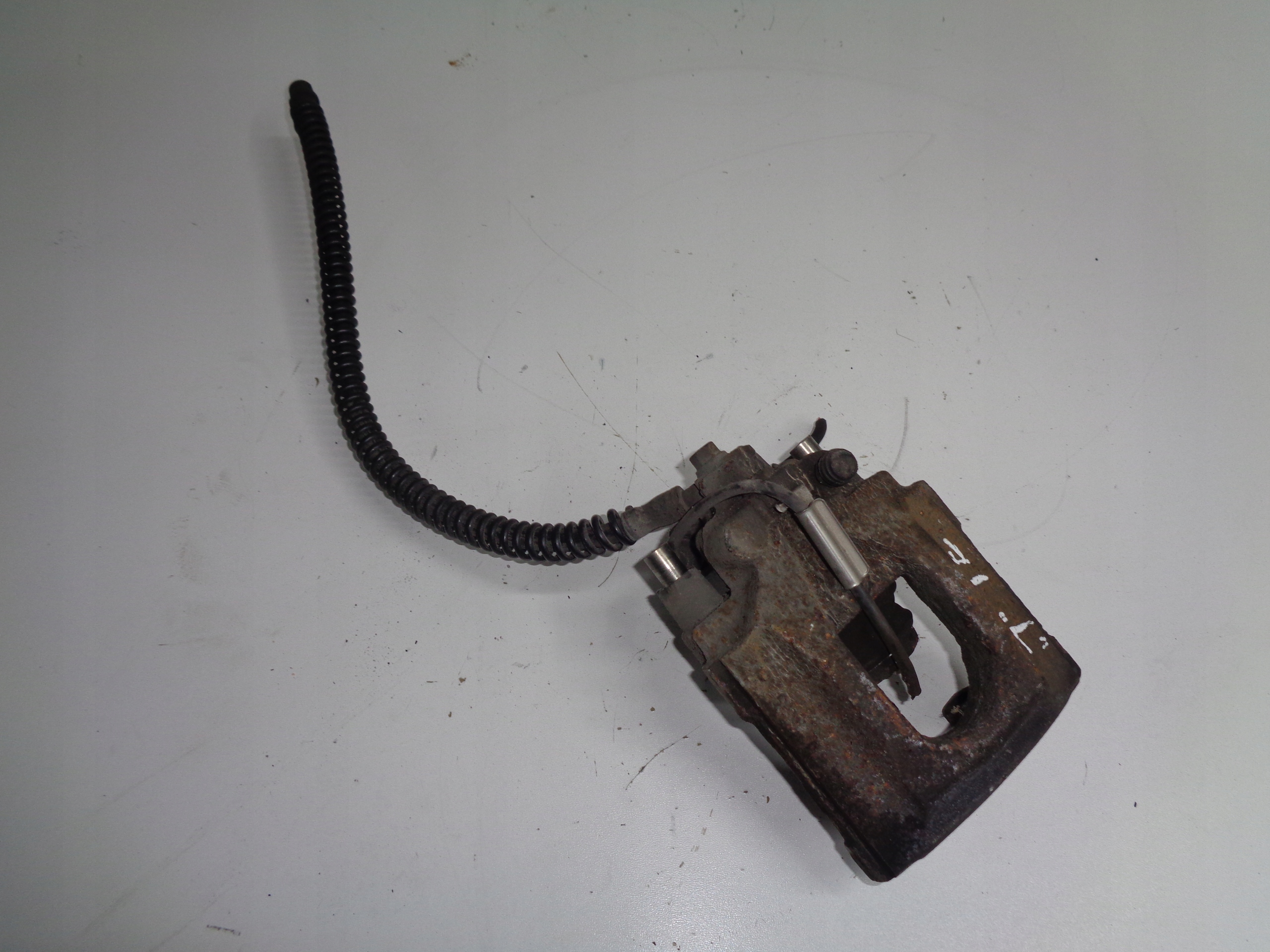 VW TOUAREG 7L 2.5 TDI caliper left rear part