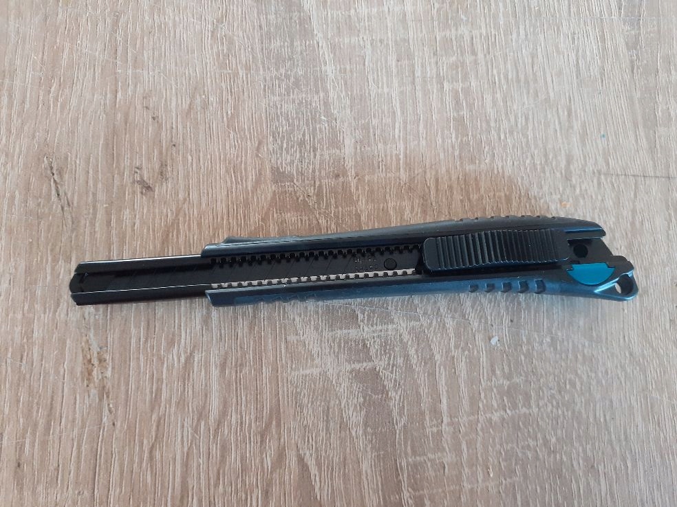 

Jobi Nóż Nożyk Do Tapet Ostrze Łamane 9 mm Guma