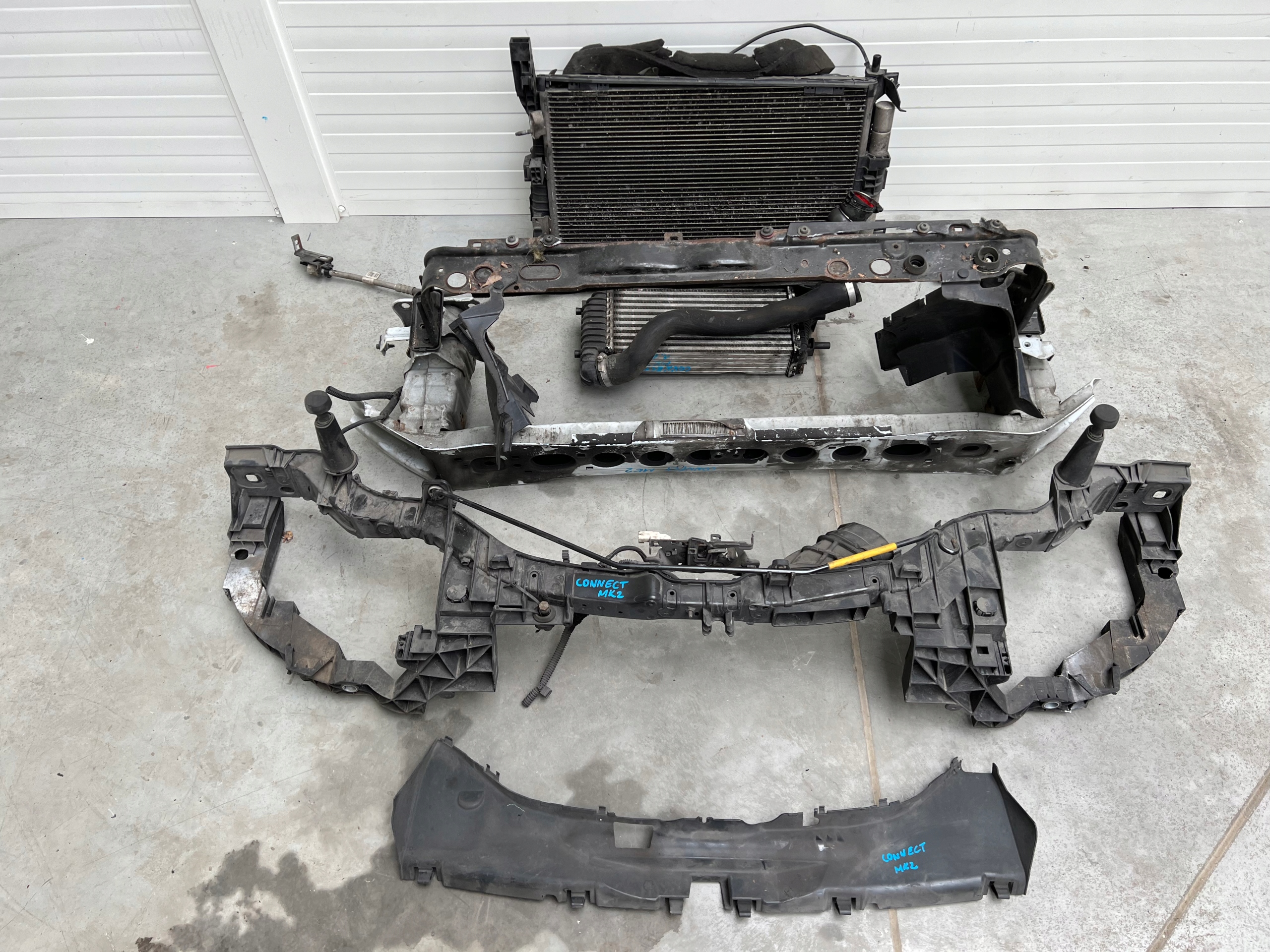 Pas Przedni chłodnice Ford Connect MK2 1.6 D