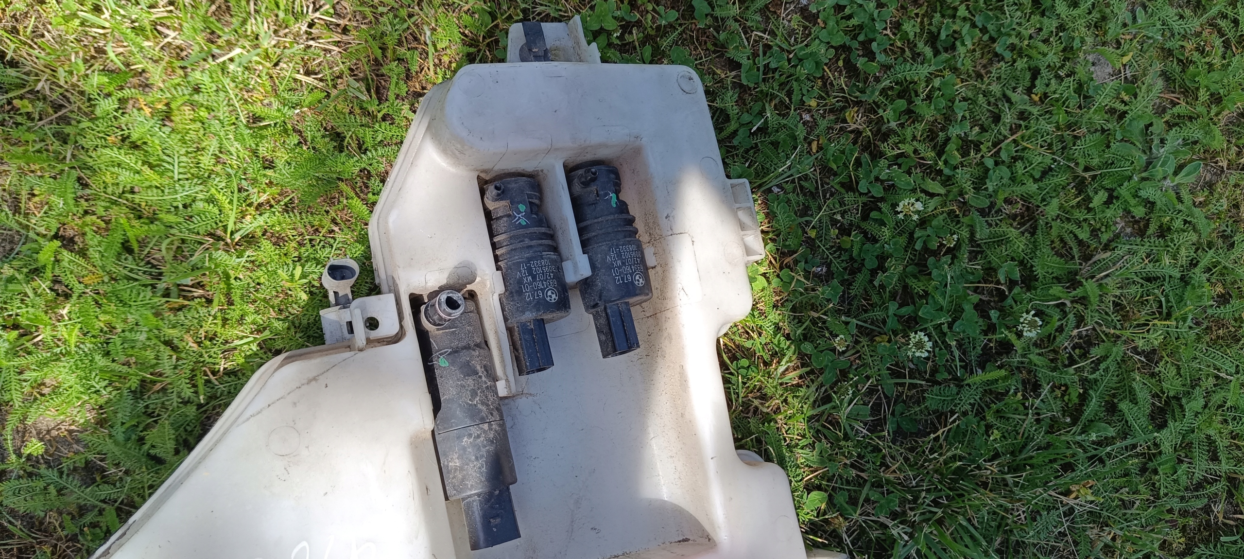 washer fluid tank BMW E71 X6 7161476