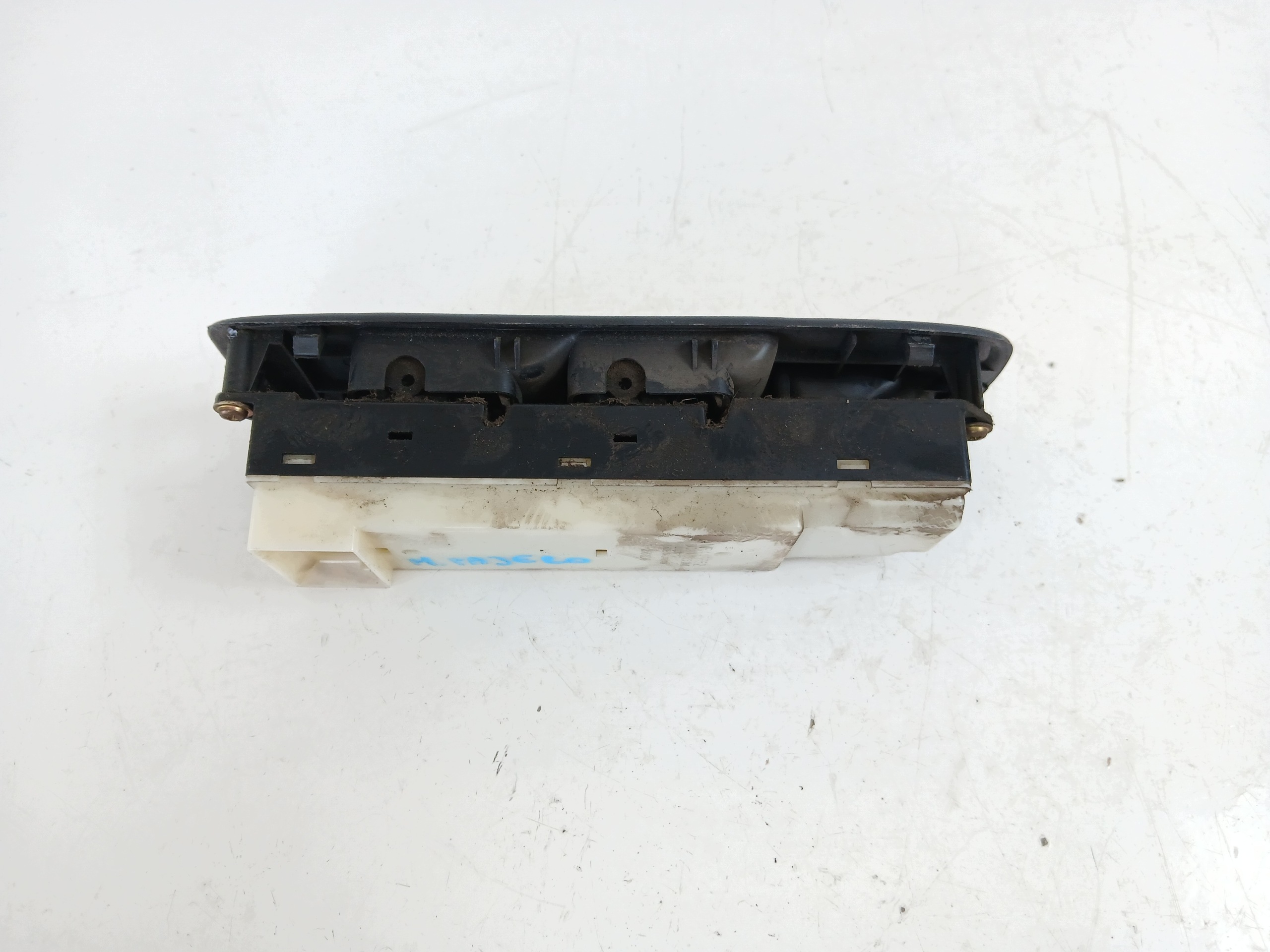 MITSUBISHI PAJERO III PANEL okna levý předek MR445652