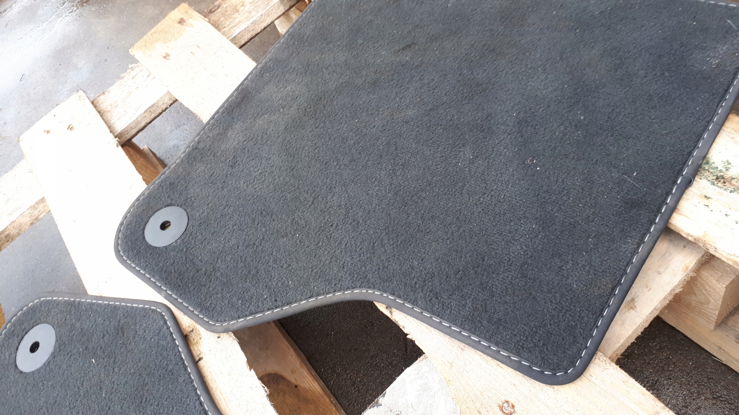 S4 B8 A4 B9 Tappetini moquette WELUROWE posteriore 2X