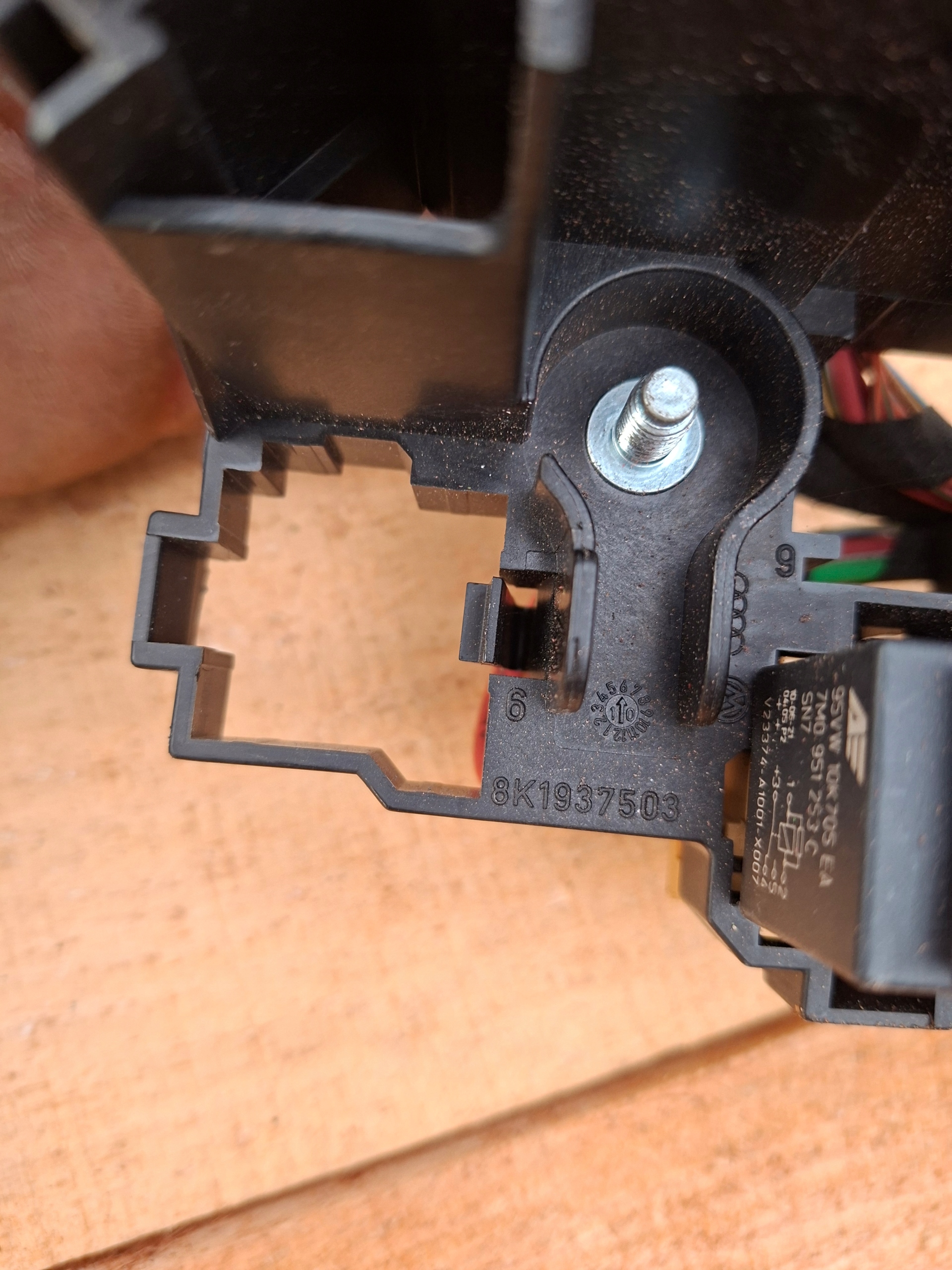 Kasten der Sicherungen AUDI A4 B8 8K1937503