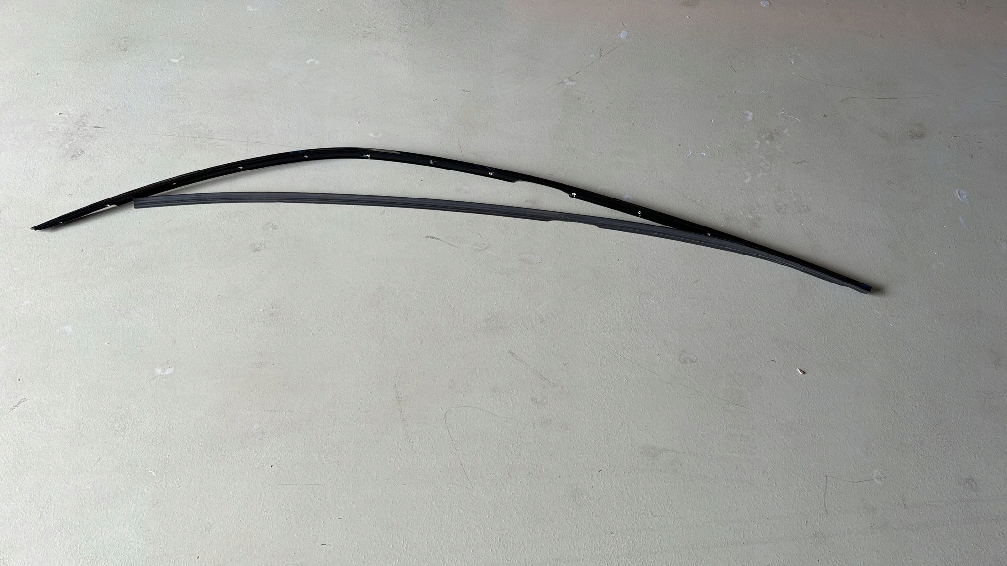 LAMBORGHINI URUS LISTWA LISTEWKA DRZWI DRZWIOWA KAROSERYJNA LEWA USZCZELKA