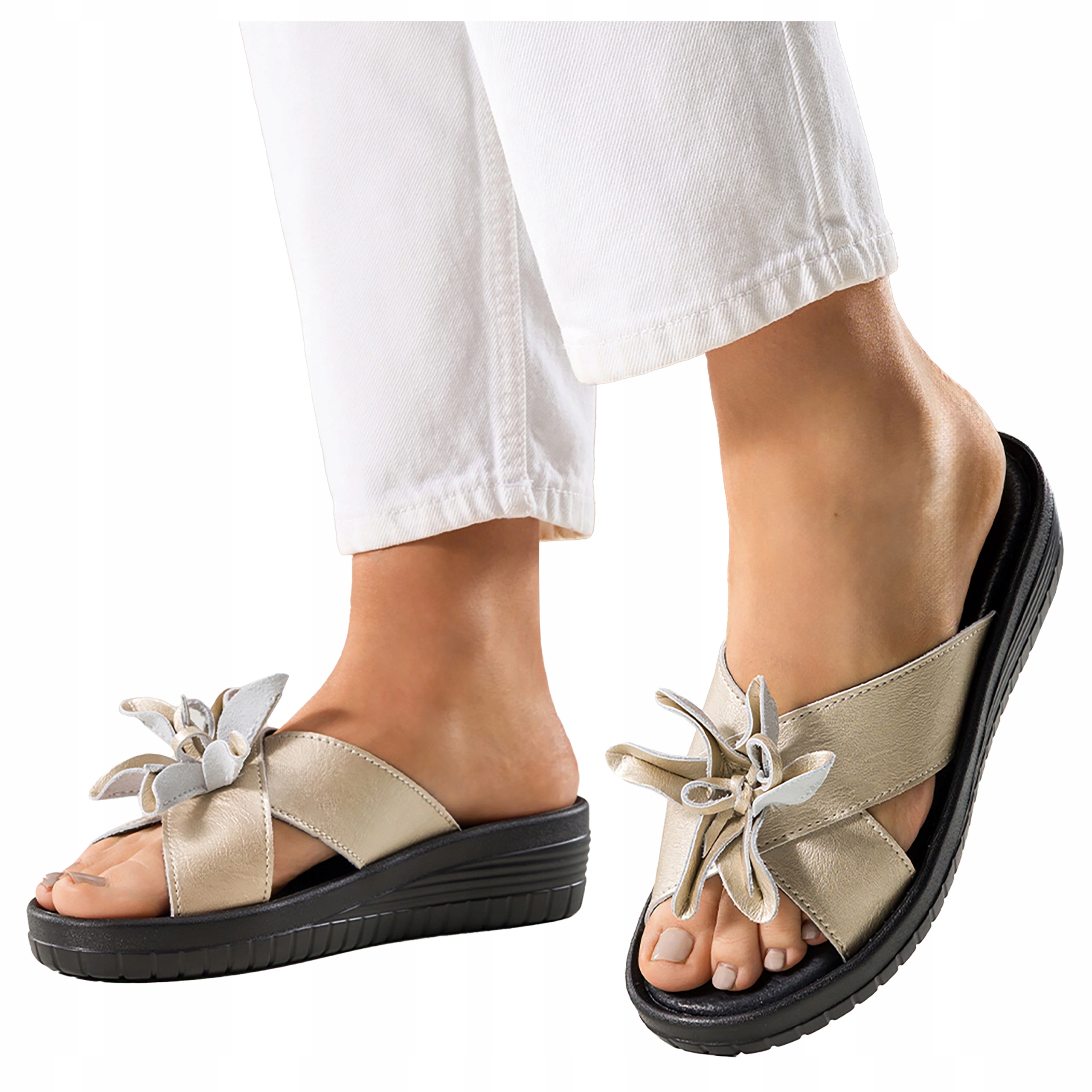 Žabky Dámské Kožené Zlaté Na Černé Podešvi Ozdobný Květ Módní velikost 40